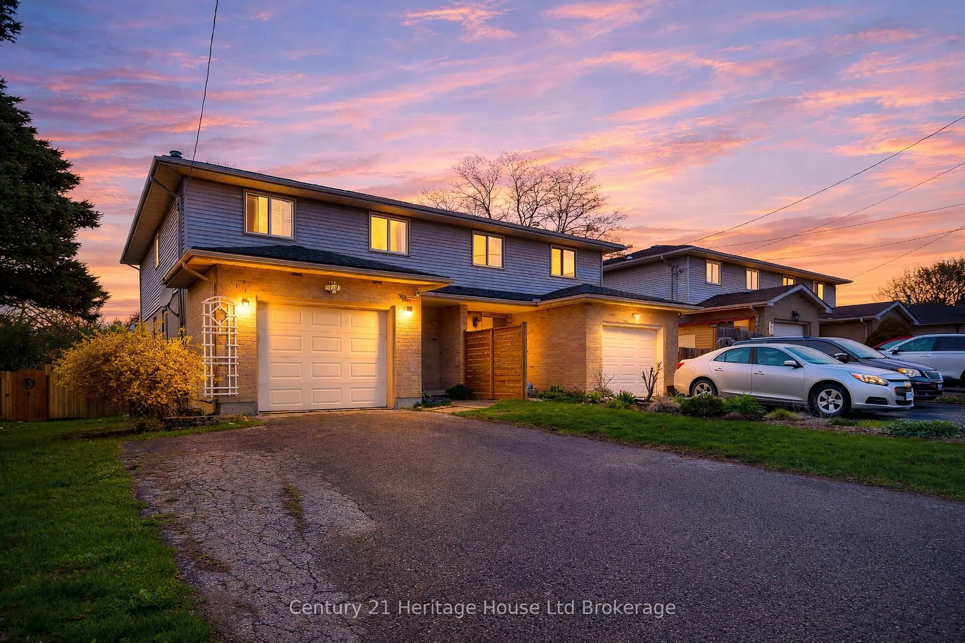 A pic from outside/outdoor area/front of a property/back of a property/a pic from drone, street for 728 Norwood Ave, London East Ontario N5Y 4M7
