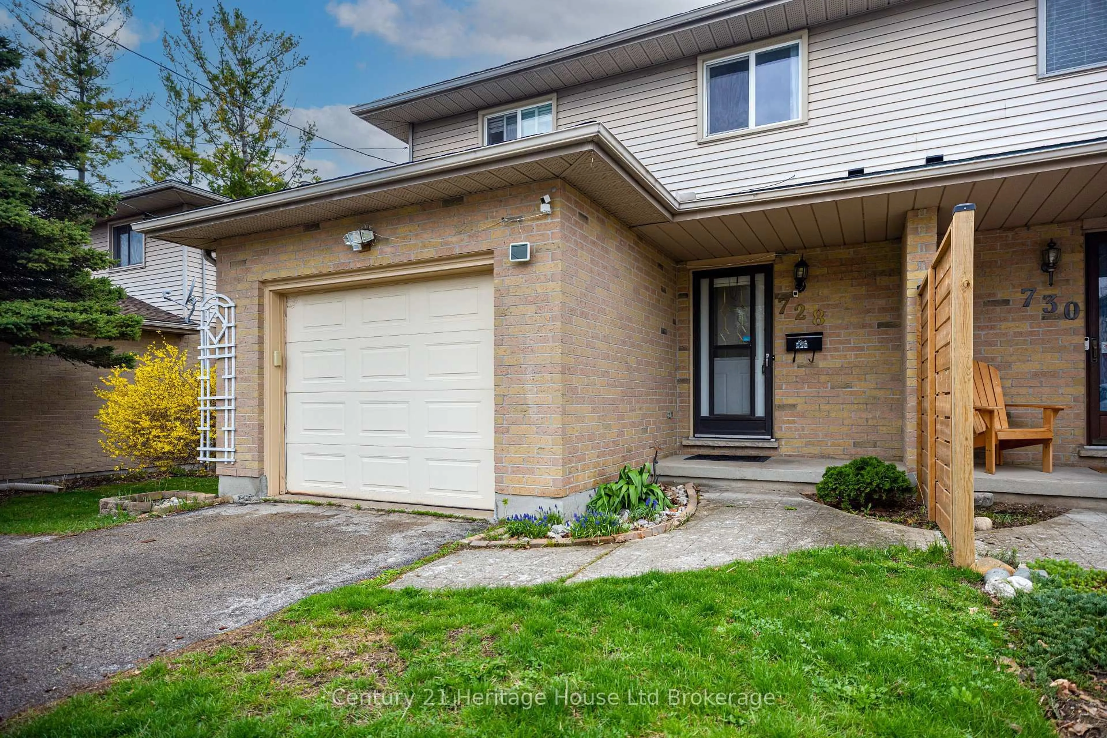 Home with brick exterior material, street for 728 Norwood Ave, London East Ontario N5Y 4M7