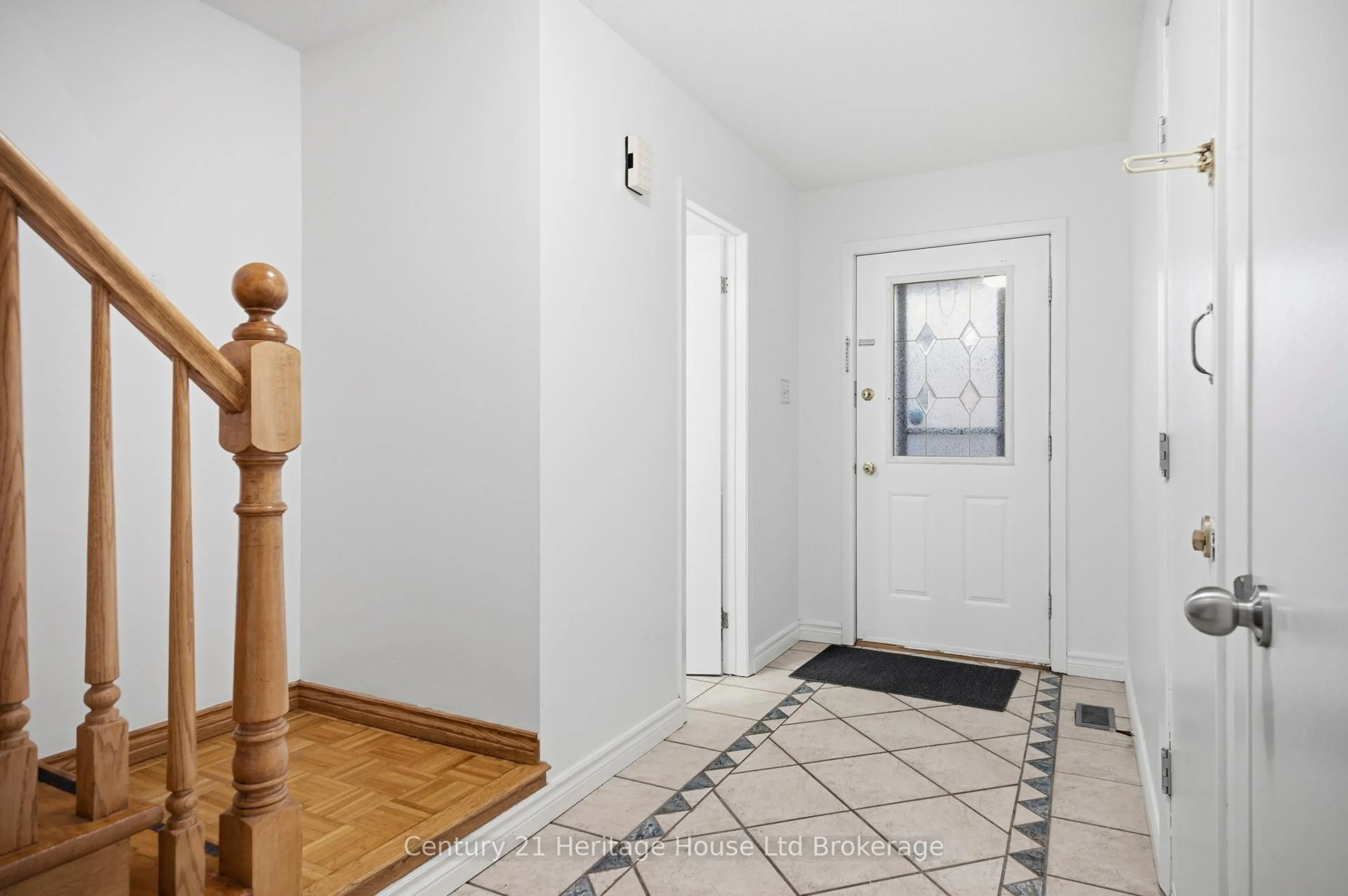Indoor entryway for 728 Norwood Ave, London East Ontario N5Y 4M7