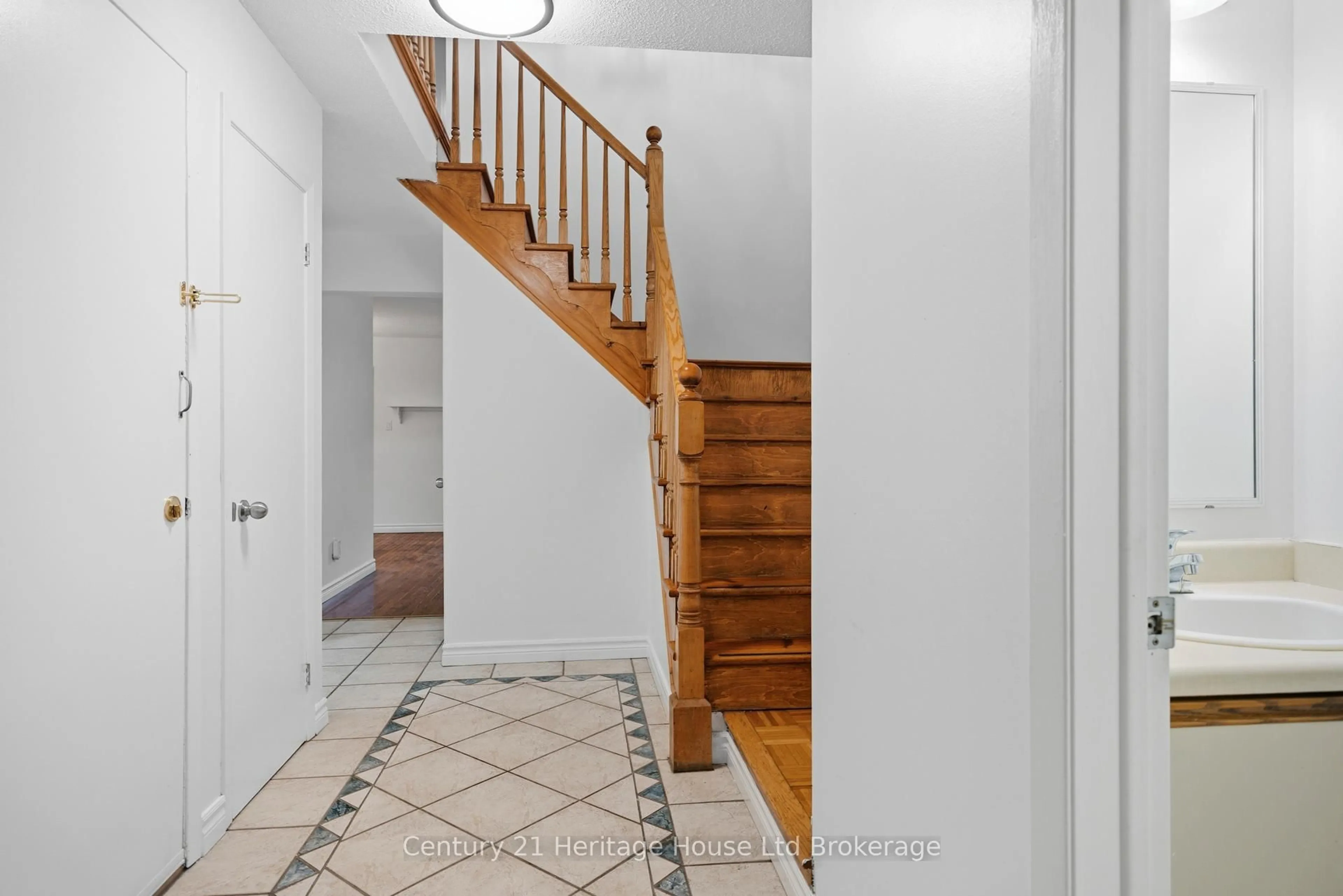 Unknown for 728 Norwood Ave, London East Ontario N5Y 4M7