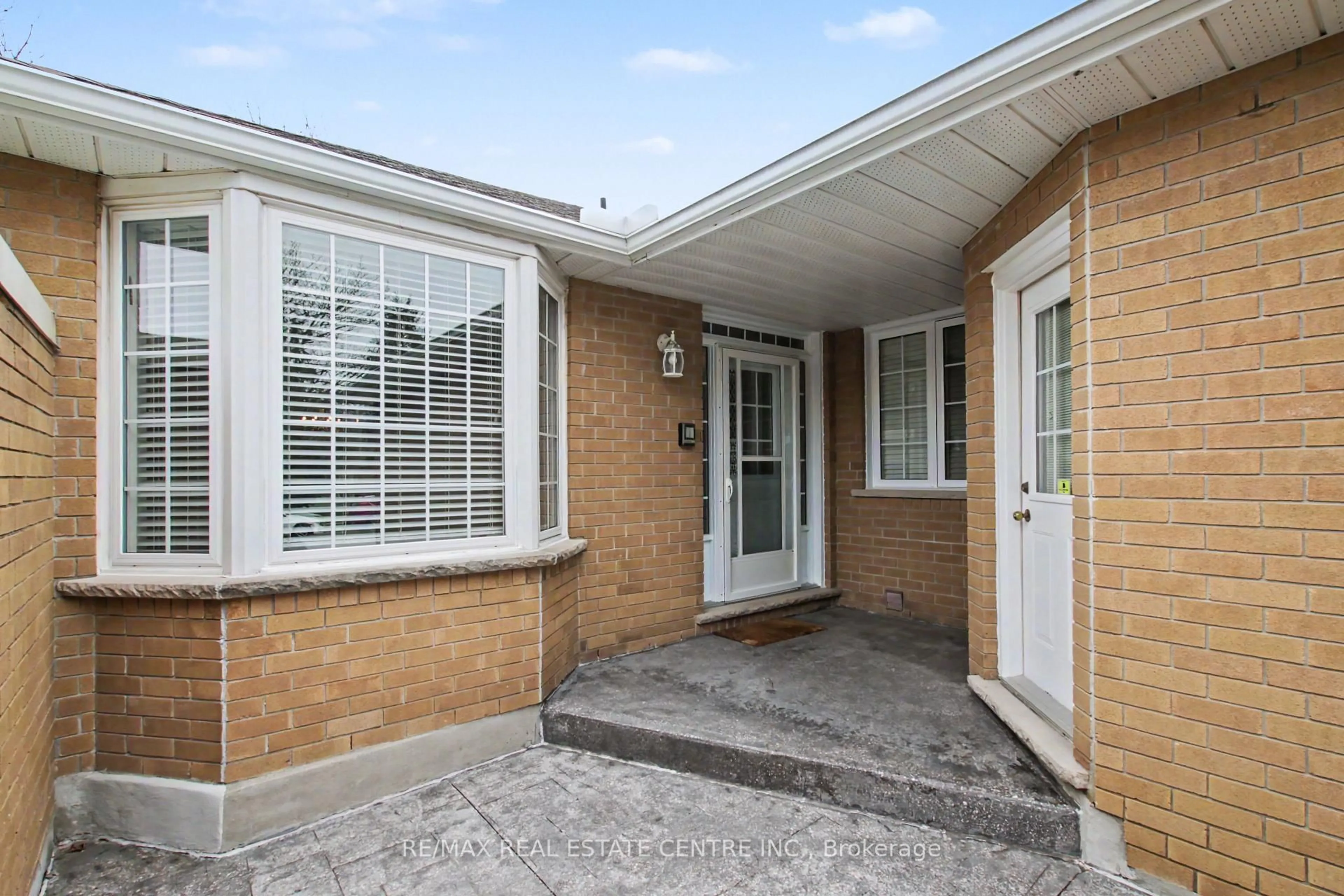 Unknown for 98 Beasley Cres, Cambridge Ontario N1T 1T5