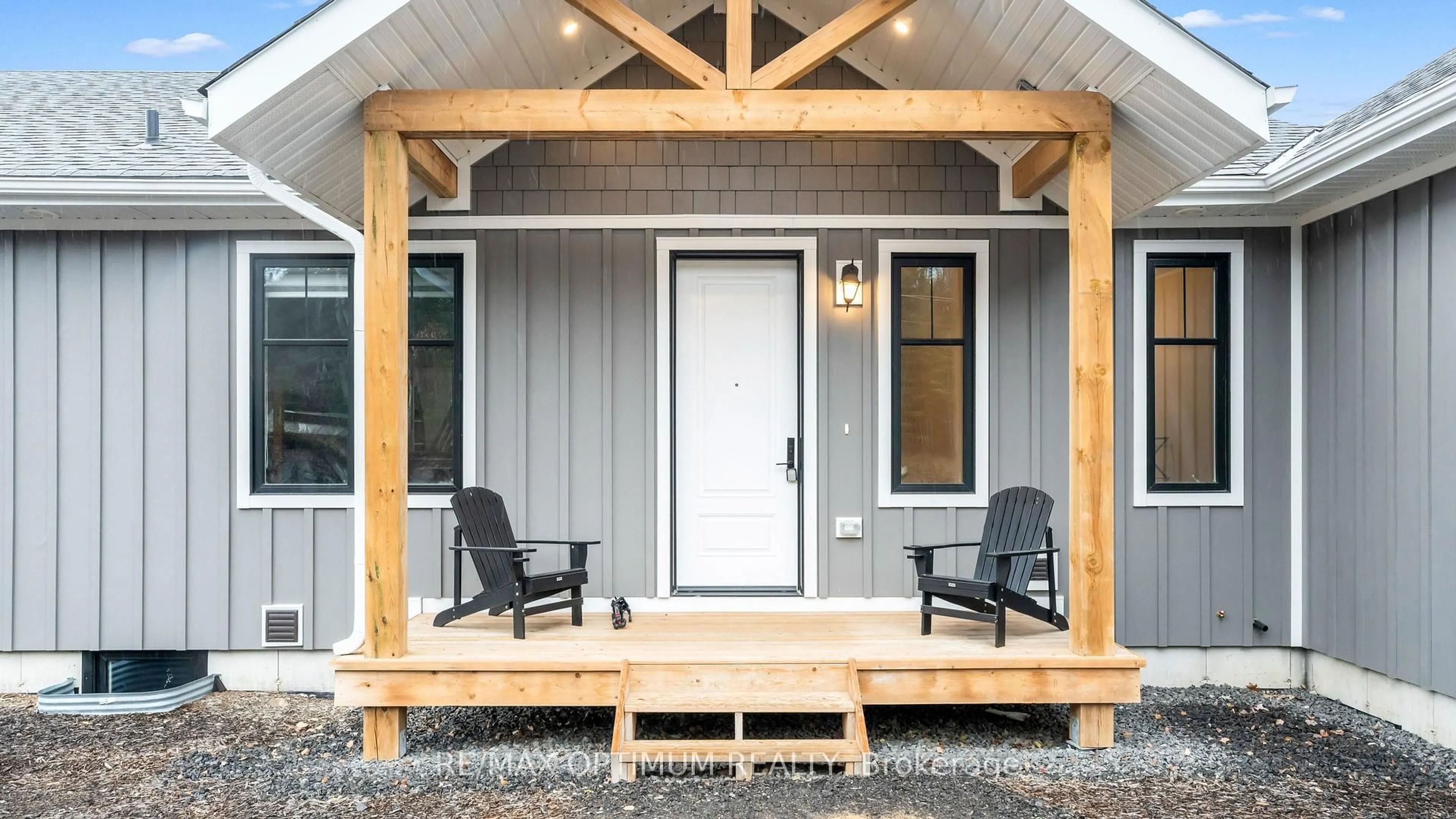 Indoor entryway for 1003 Kingsridge Crt, Lake of Bays Ontario P1H 2J6