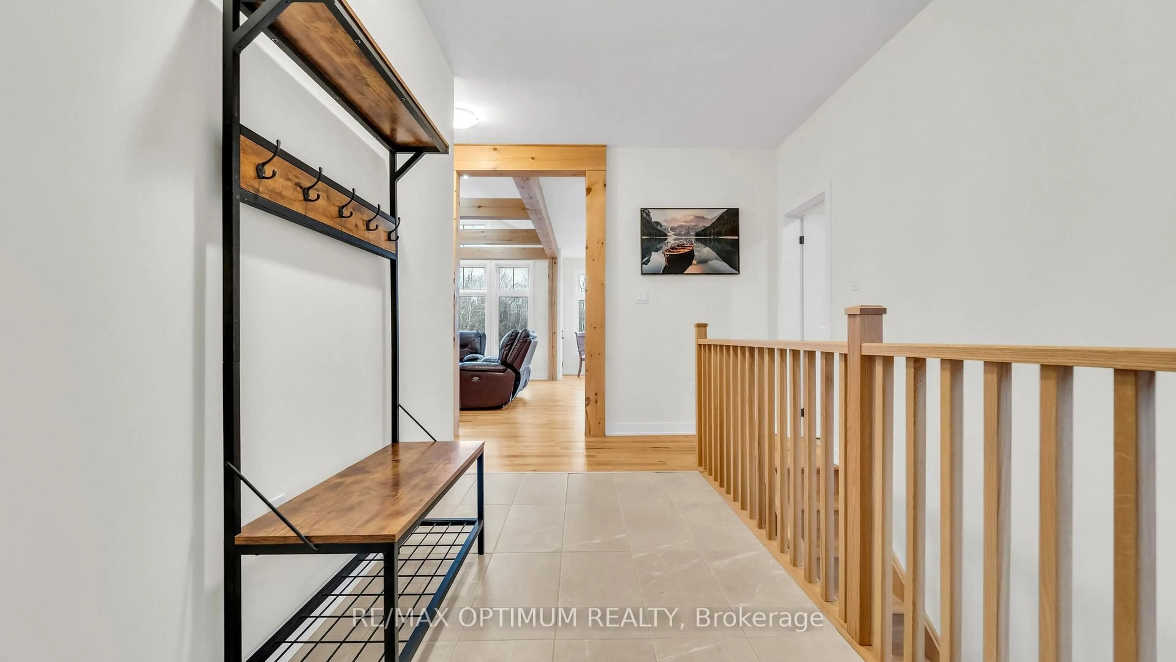 Indoor entryway for 1003 Kingsridge Crt, Lake of Bays Ontario P1H 2J6