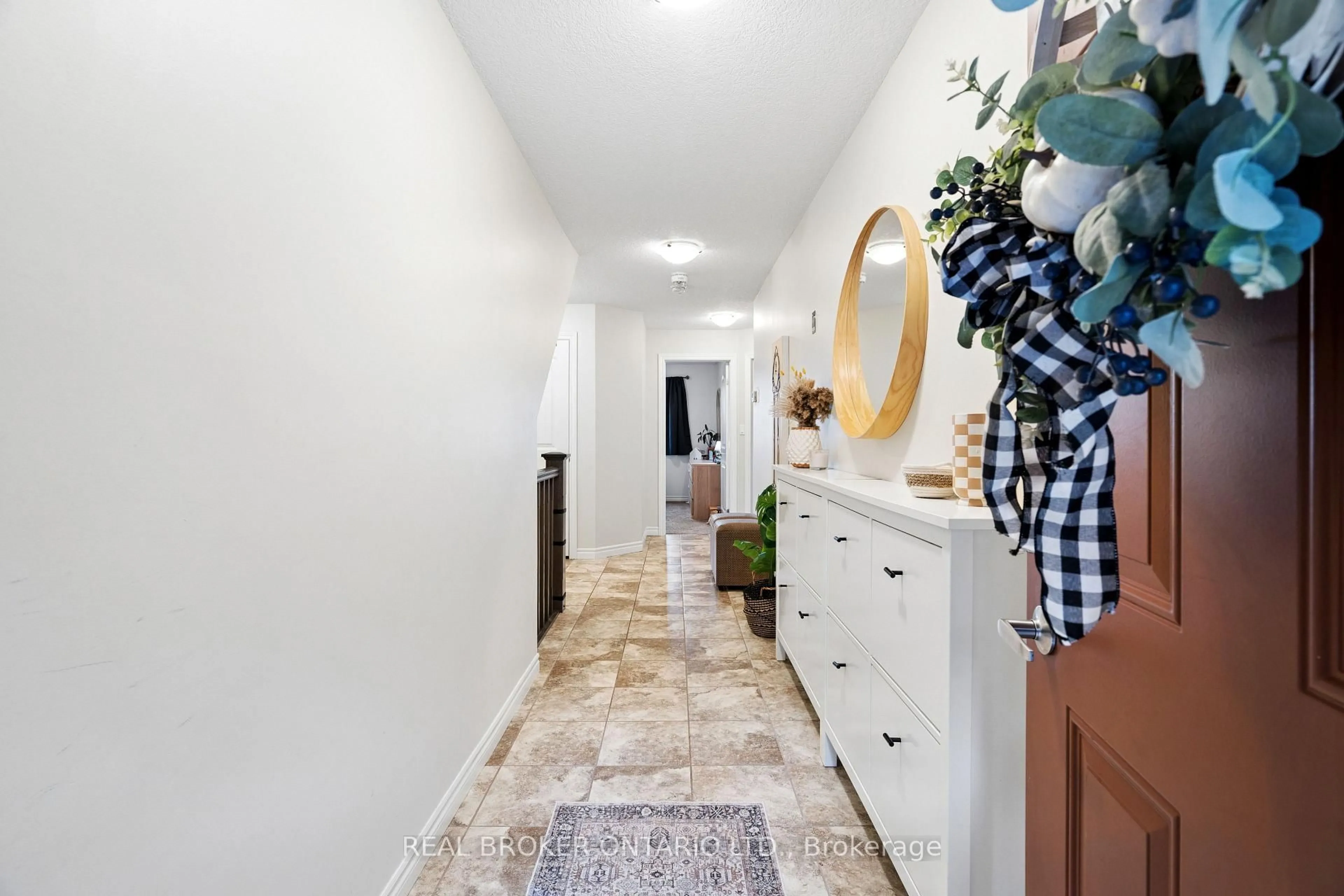 Indoor entryway for 9 Guthrie Lane #9B, Guelph/Eramosa Ontario N0B 2K0