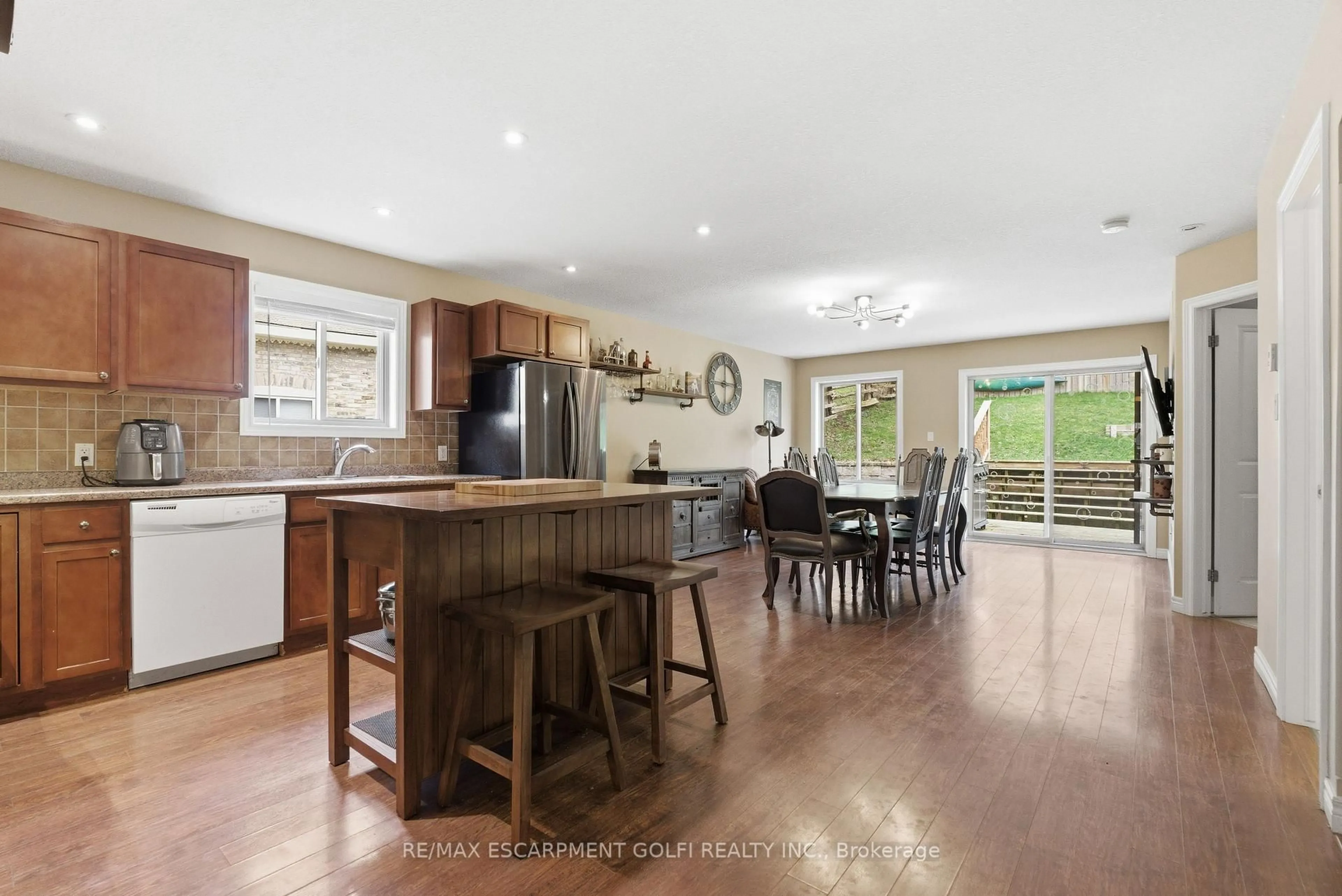 Open concept kitchen, unknown for 95 West River St, Brant Ontario N3L 2V4
