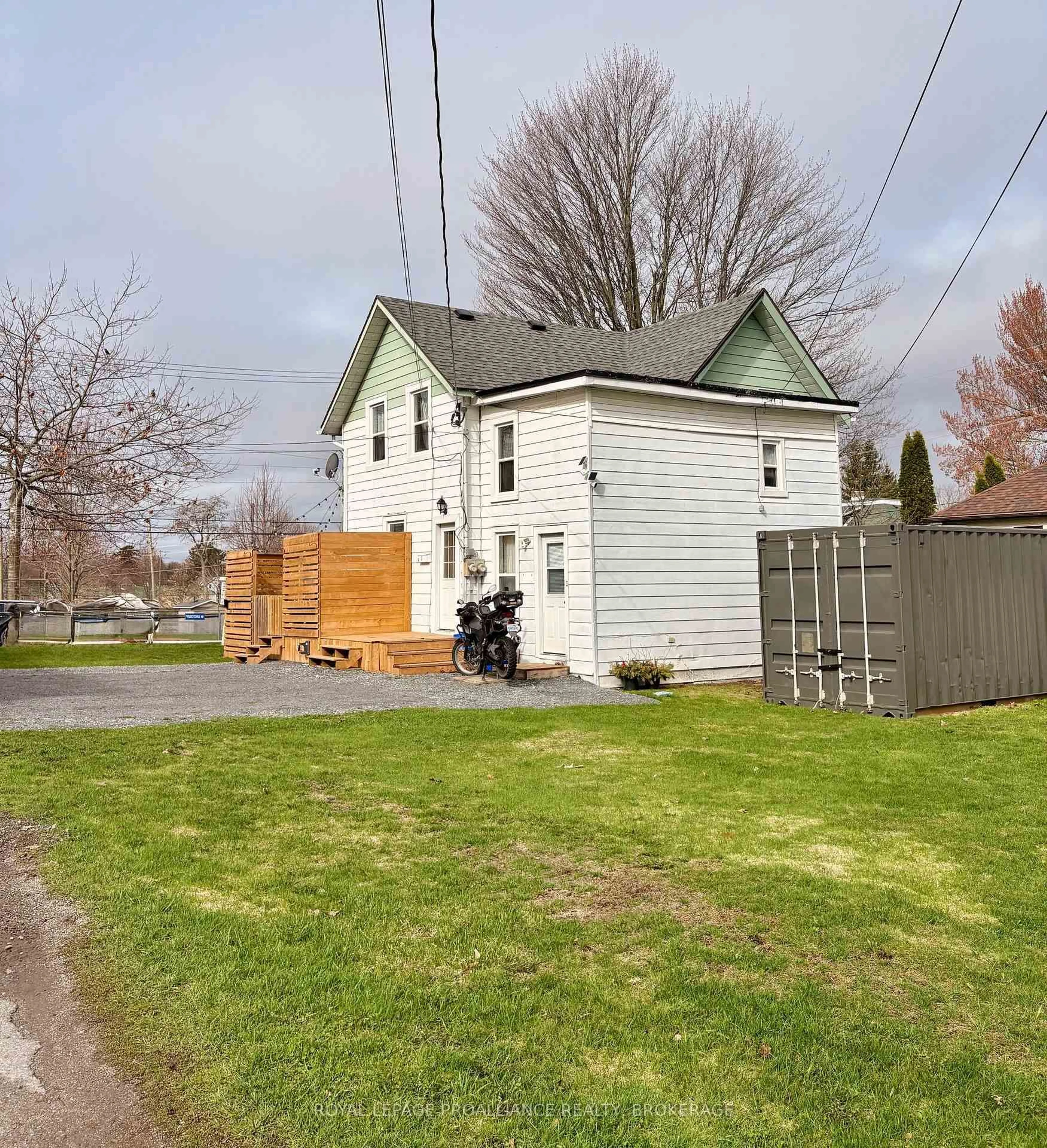 A pic from outside/outdoor area/front of a property/back of a property/a pic from drone, street for 151 Adelaide St, Gananoque Ontario K7G 2B7