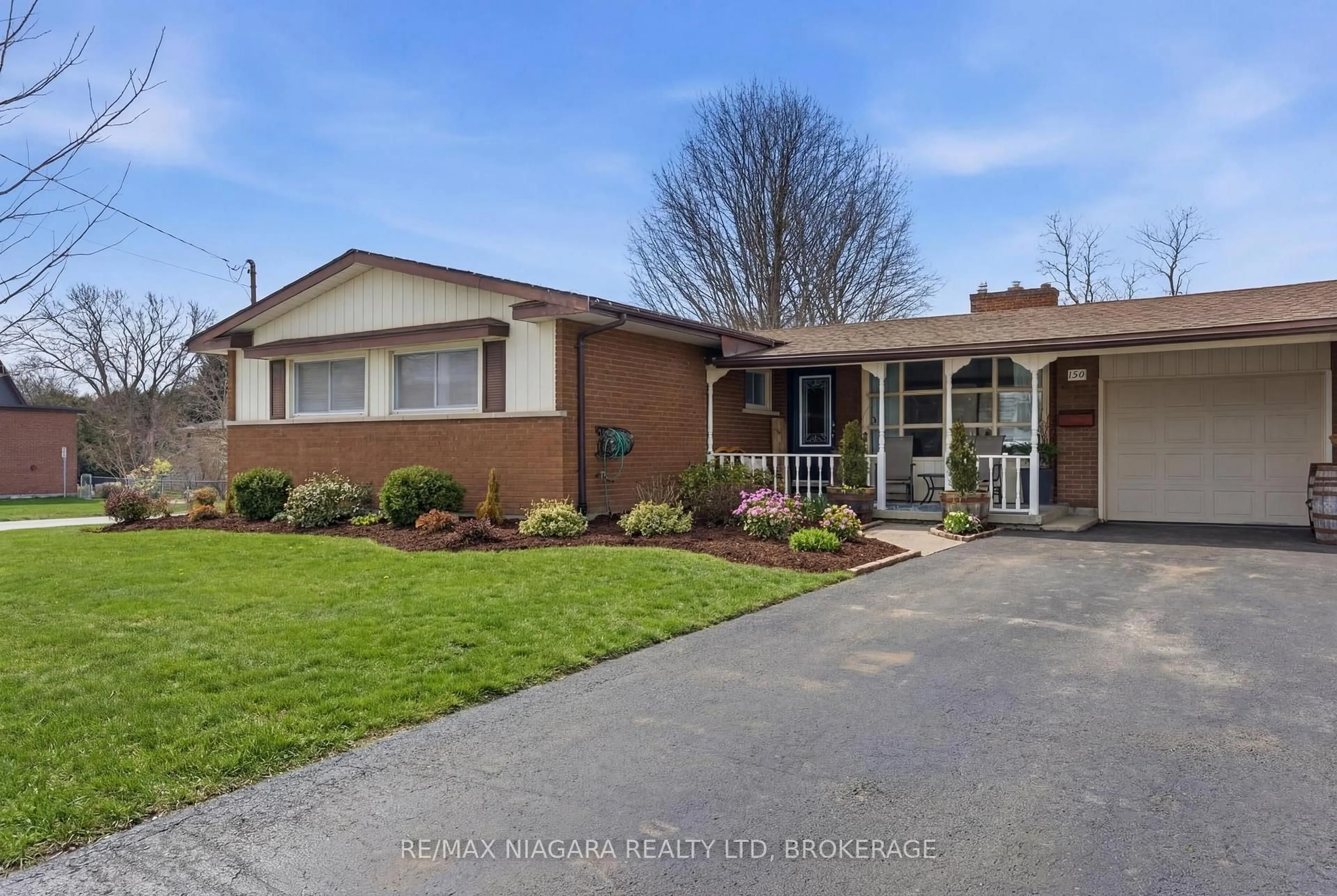 Home with brick exterior material, street for 1350 Haist St, Pelham Ontario L0S 1M0