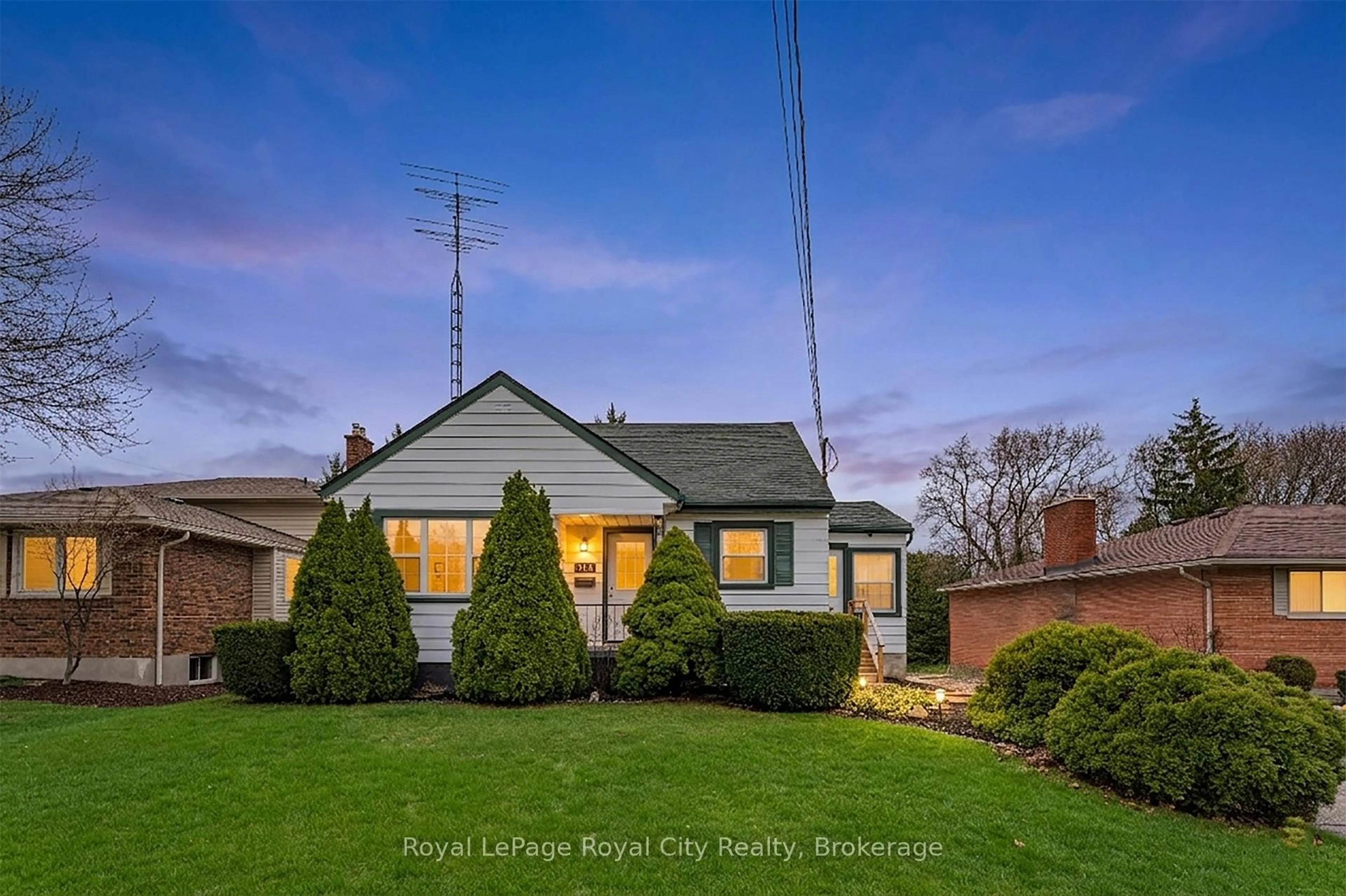 A pic from outside/outdoor area/front of a property/back of a property/a pic from drone, street for 513 Speedvale Ave, Guelph Ontario N1E 1P5