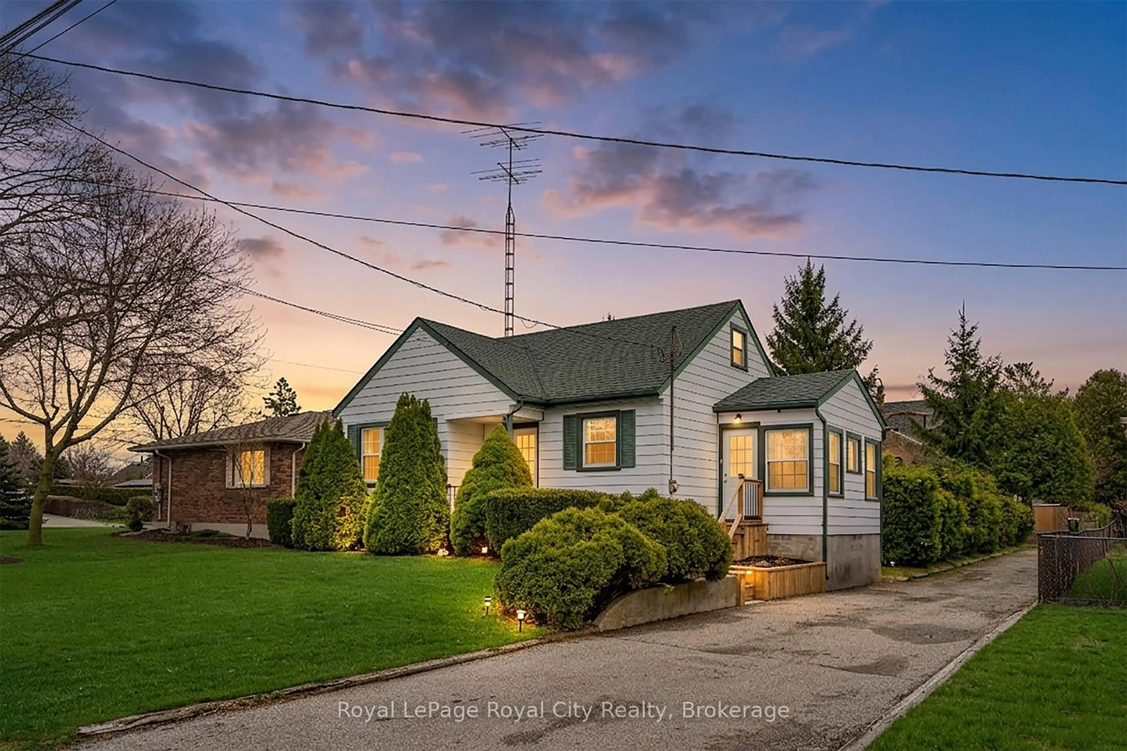 Home with vinyl exterior material, street for 513 Speedvale Ave, Guelph Ontario N1E 1P5