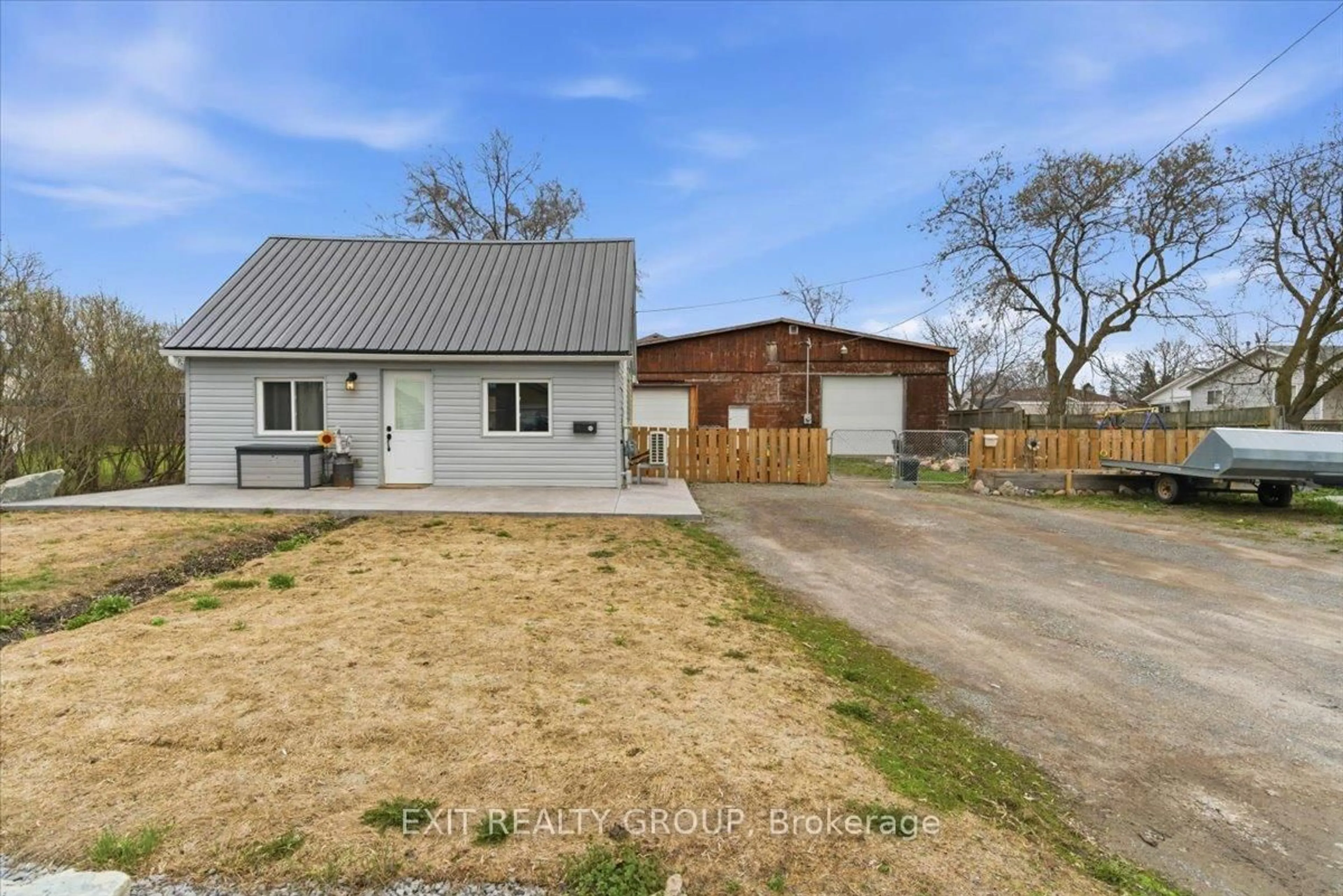 A pic from outside/outdoor area/front of a property/back of a property/a pic from drone, street for 43 Centre St, Belleville Ontario K8N 4W7