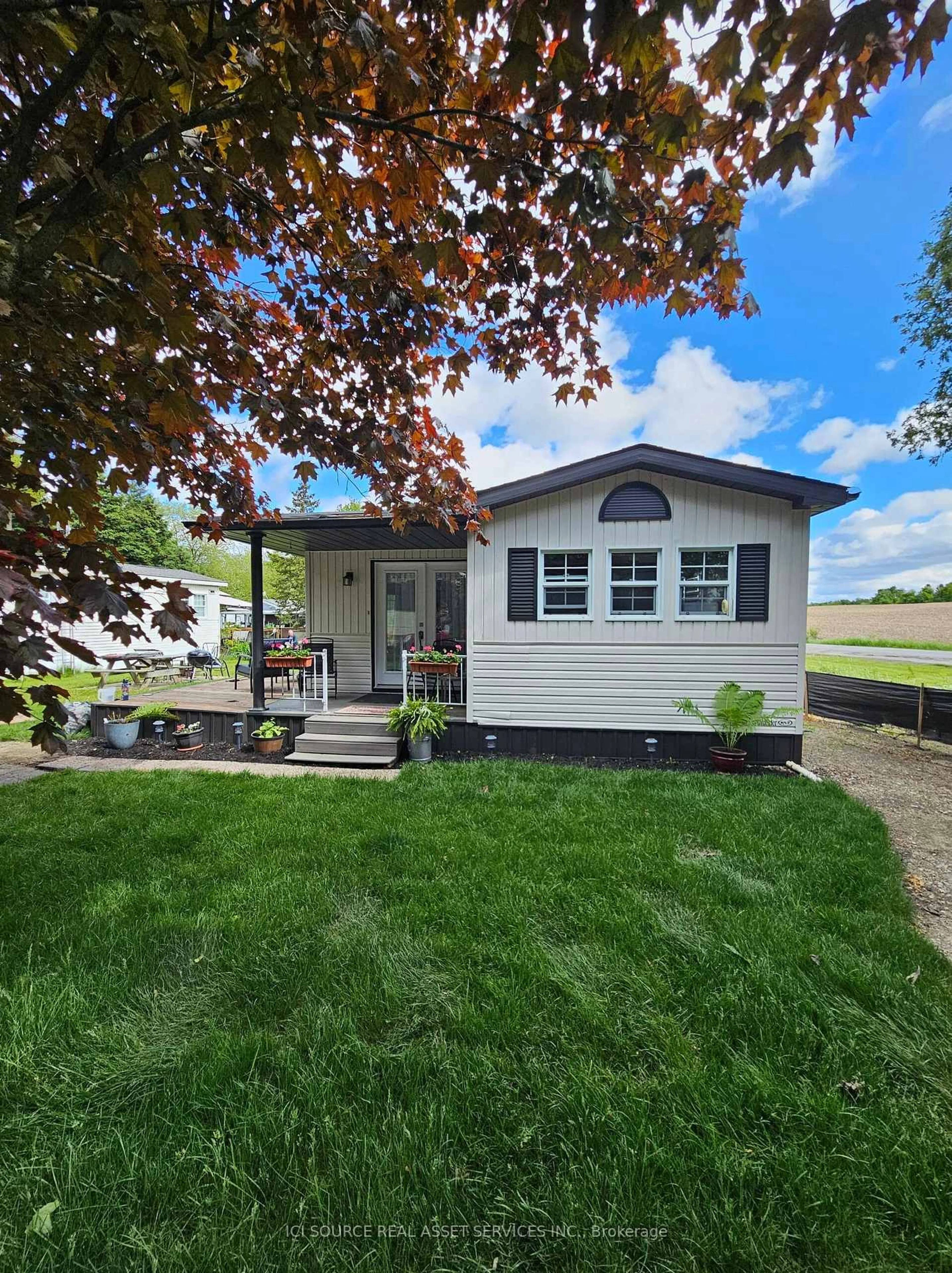 Home with vinyl exterior material, unknown for 580 Beaver Creek Rd #Site 14, Waterloo Ontario N2V 3Z4