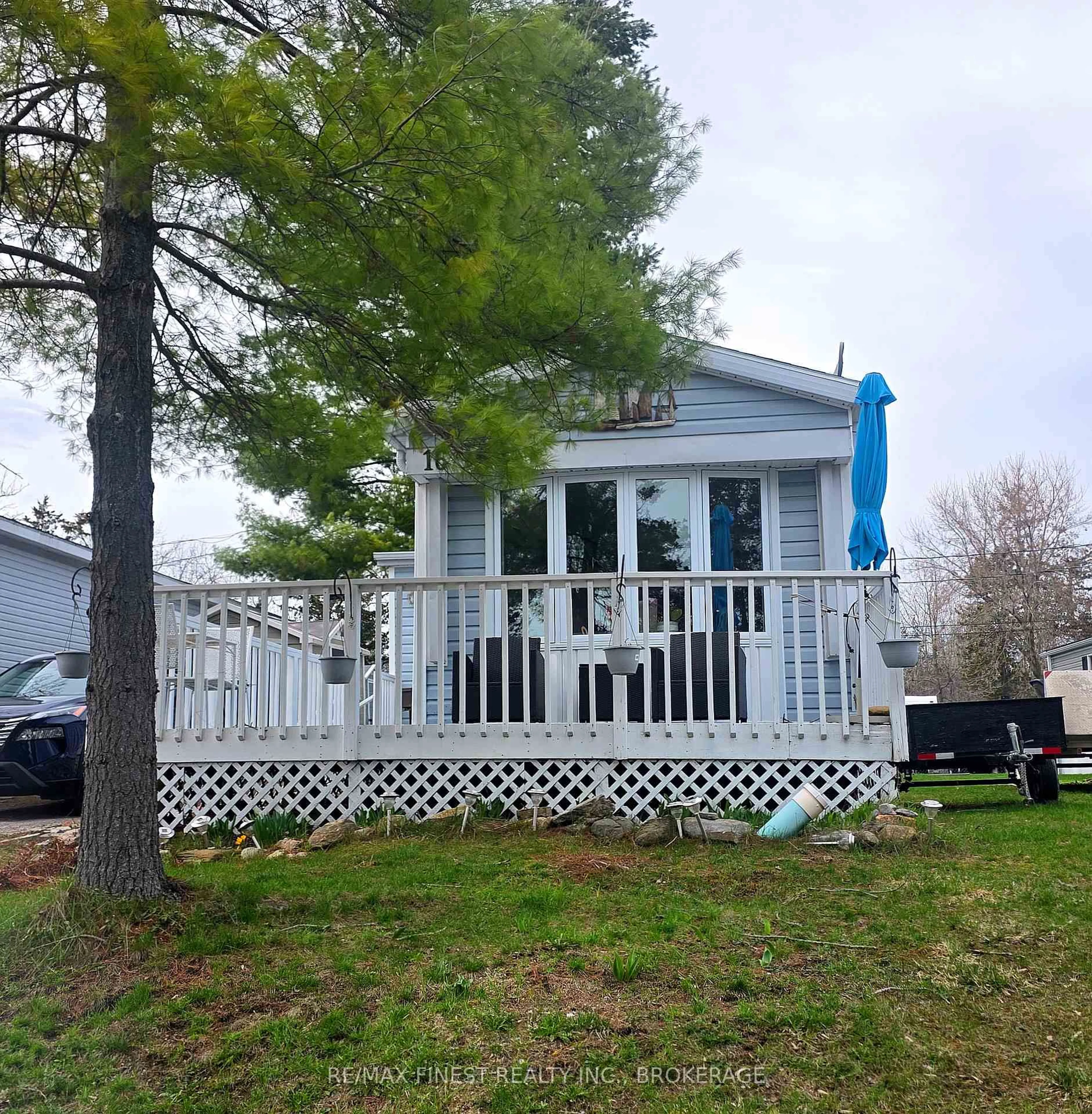 Home with vinyl exterior material, unknown for 5633 Bath Rd #16, Bath Ontario K0H 1G0