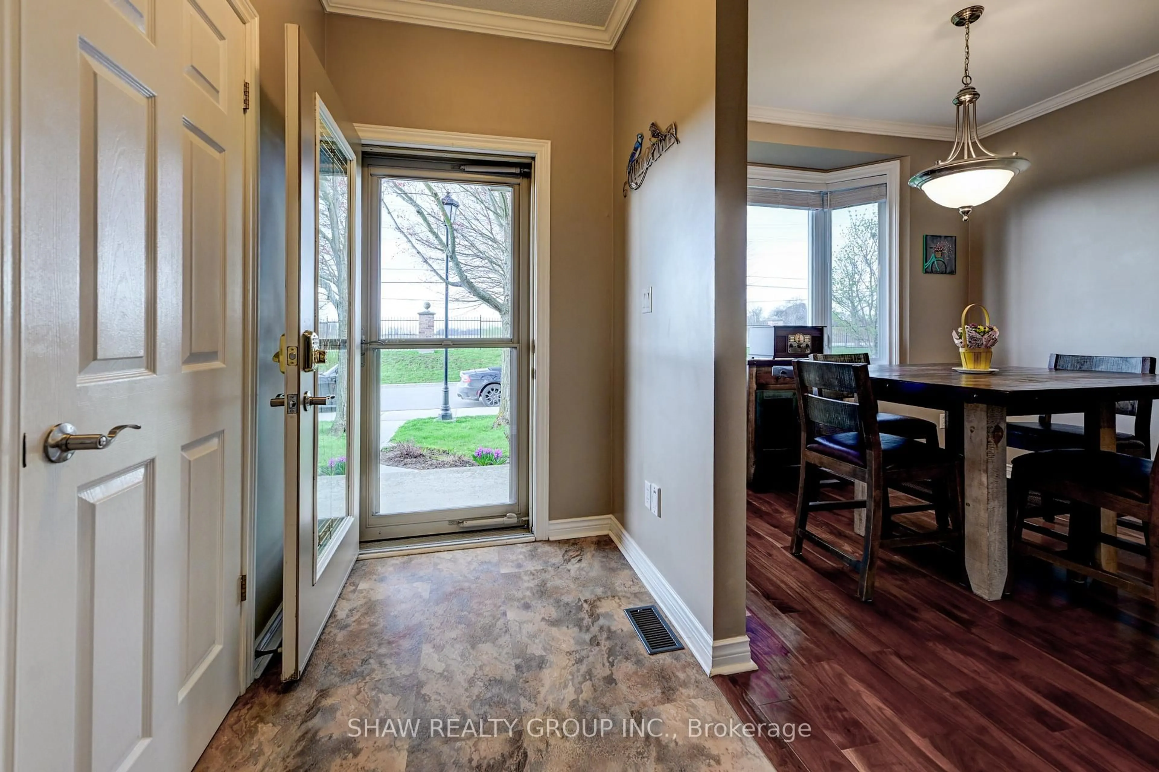 Indoor entryway for 94 Greentrail Dr #44, Hamilton Ontario L0R 1W0