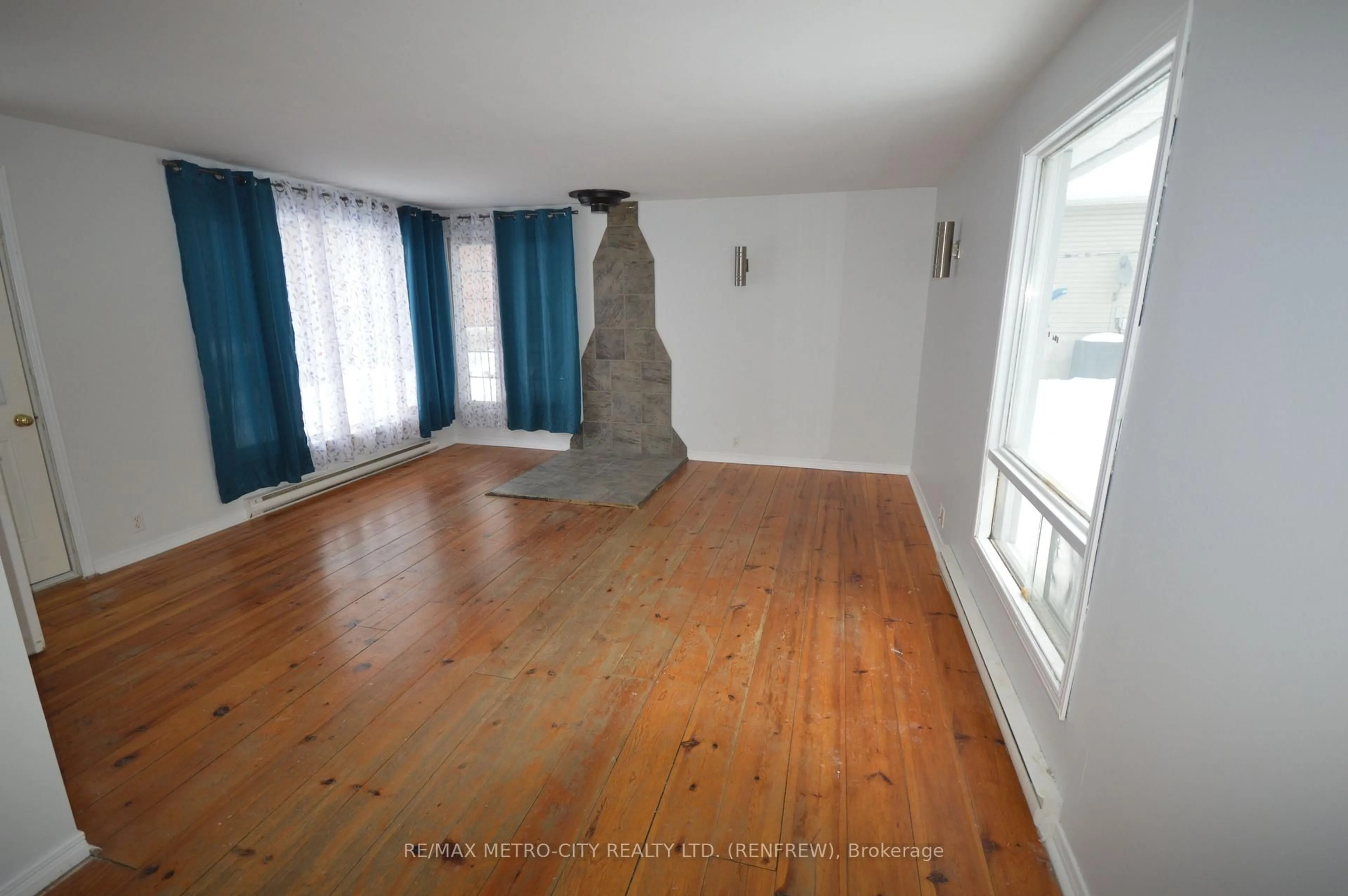 A pic of a room for 235 Renfrew Ave, Renfrew Ontario K7V 2Y7