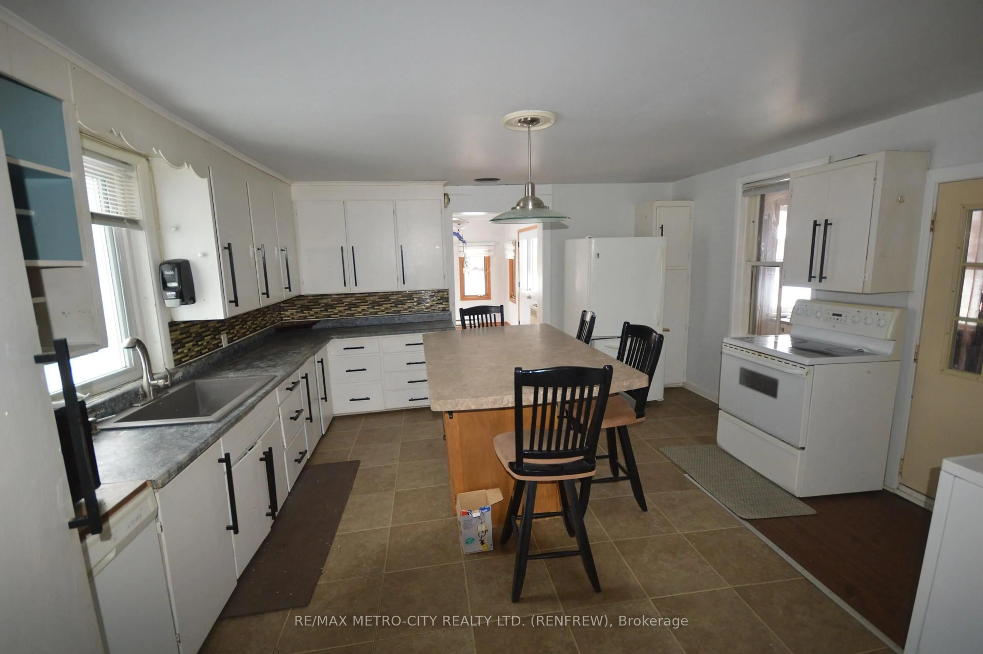 Standard kitchen, unknown for 235 Renfrew Ave, Renfrew Ontario K7V 2Y7