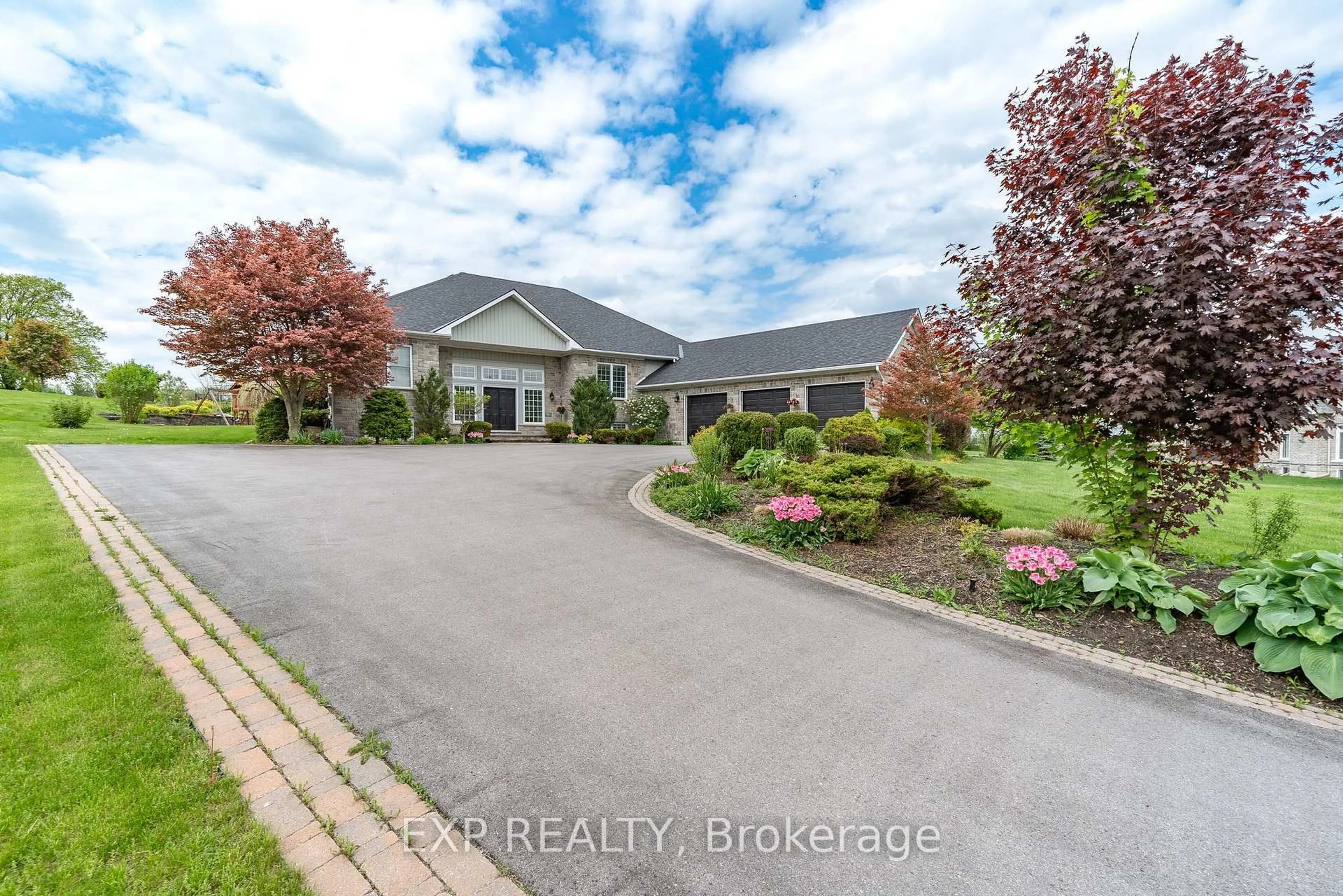 A pic from outside/outdoor area/front of a property/back of a property/a pic from drone, street for 107 Country Charm Dr, Belleville Ontario K0K 2V0