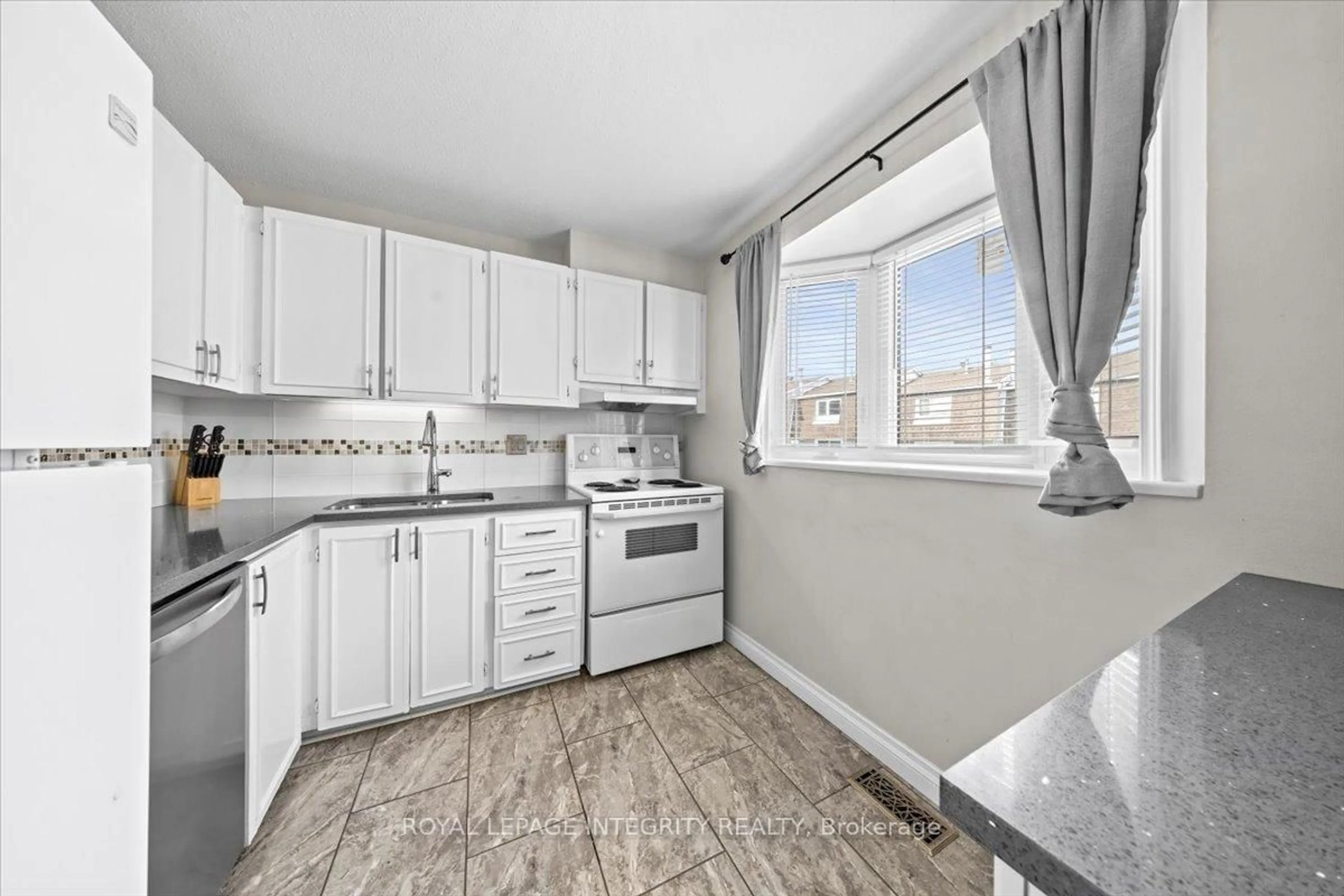 Standard kitchen, unknown for 1771 Lamoureux Dr #C, Ottawa Ontario K1E 2N5