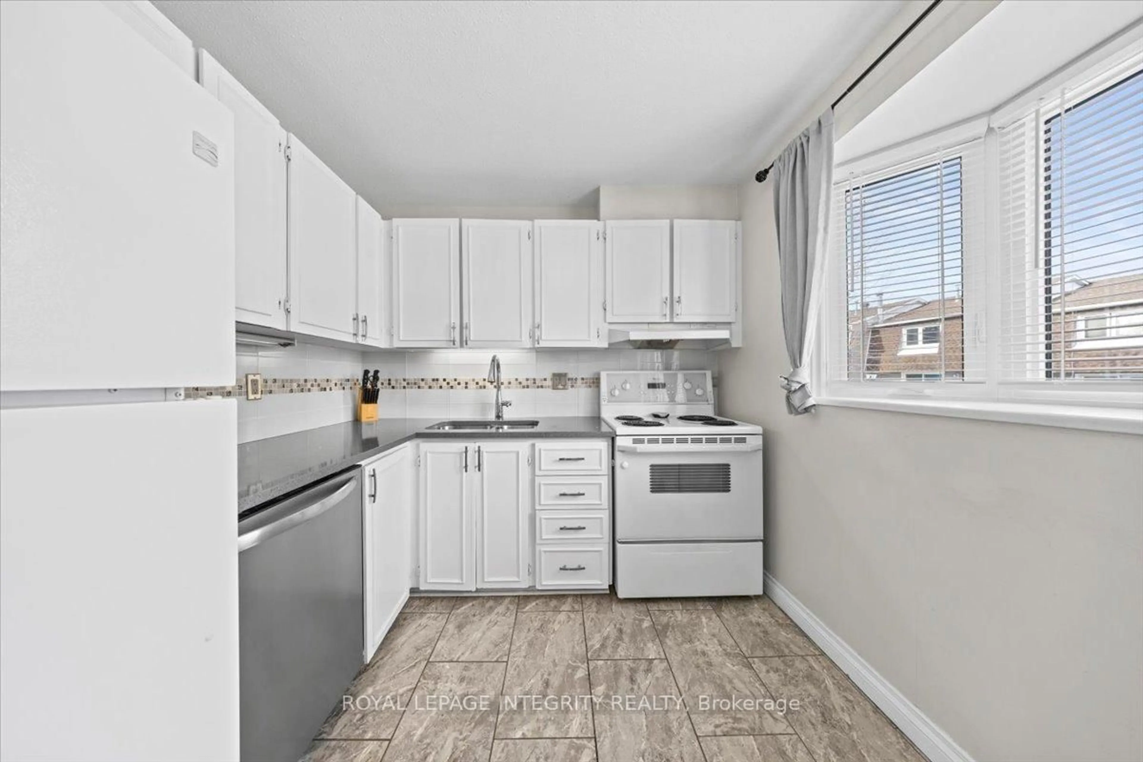 Standard kitchen, unknown for 1771 Lamoureux Dr #C, Ottawa Ontario K1E 2N5