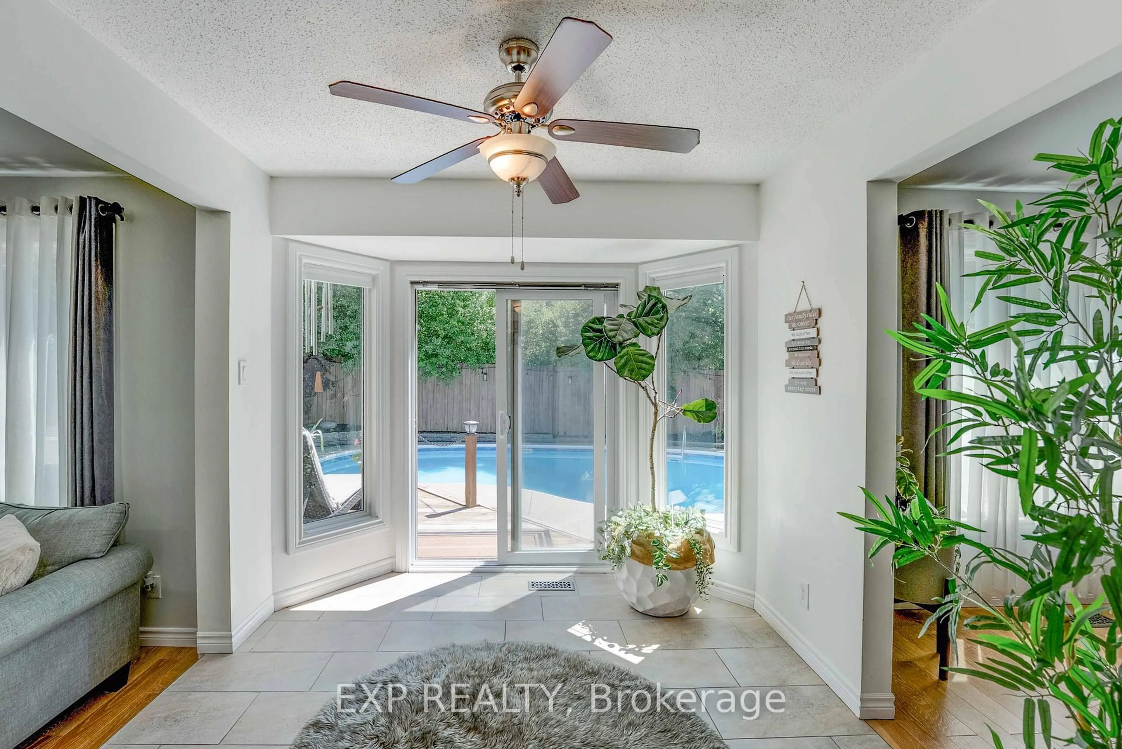 Indoor entryway for 113 Oneida Pl, Kitchener Ontario N2A 3G2