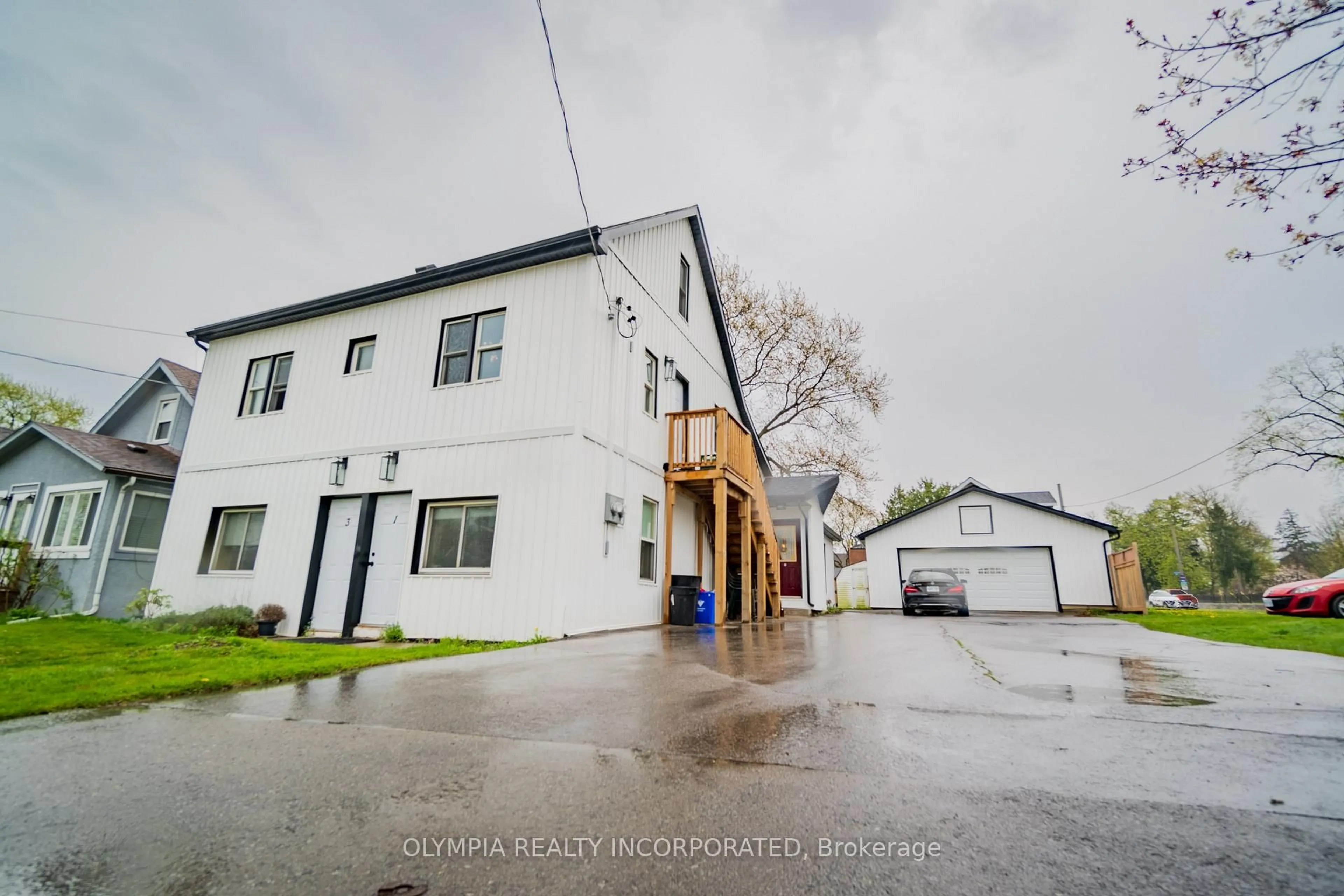 A pic from outside/outdoor area/front of a property/back of a property/a pic from drone, street for 5448 Hamilton St, Niagara Falls Ontario L2E 2W6