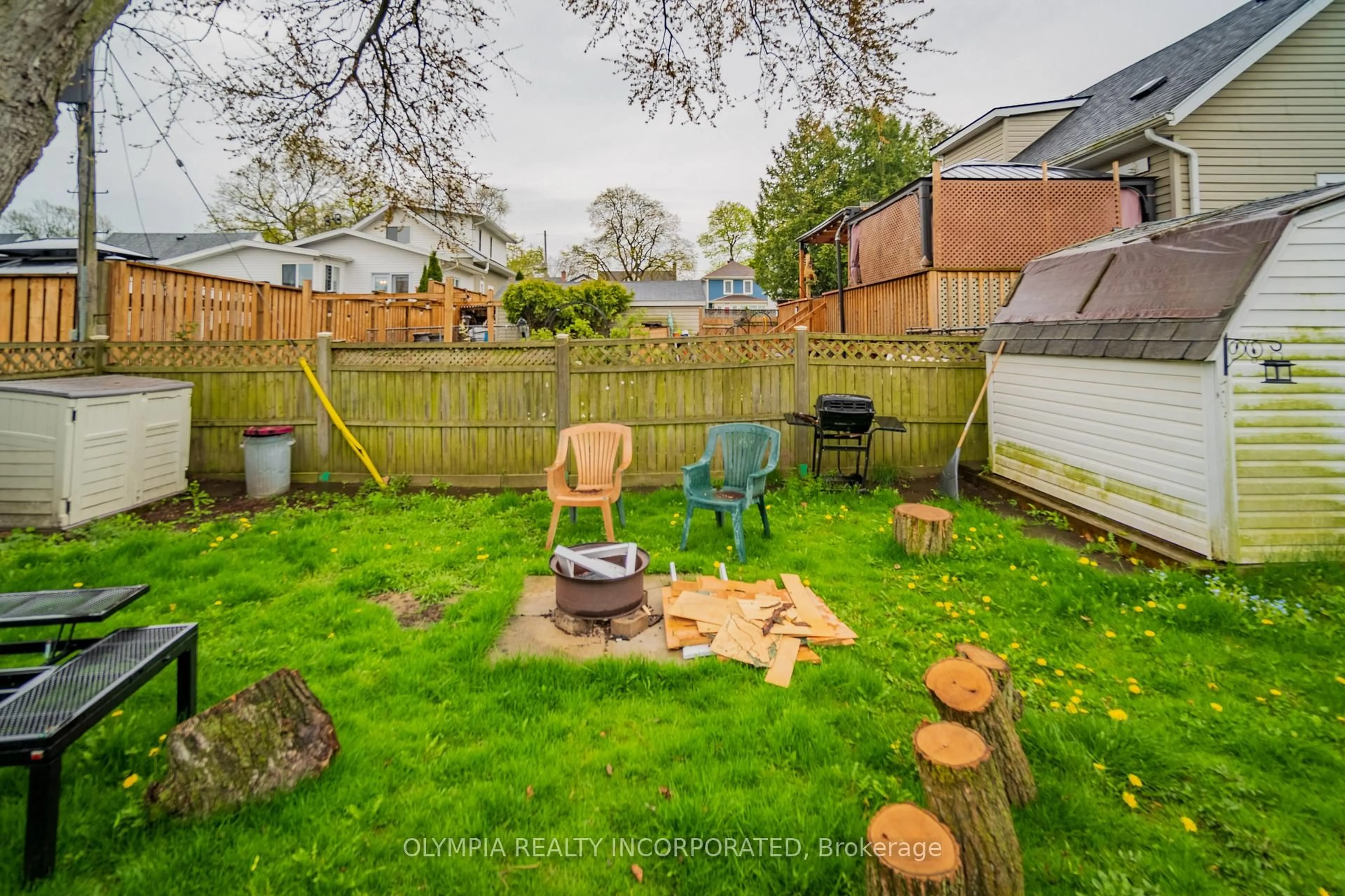 Patio, unknown for 5448 Hamilton St, Niagara Falls Ontario L2E 2W6