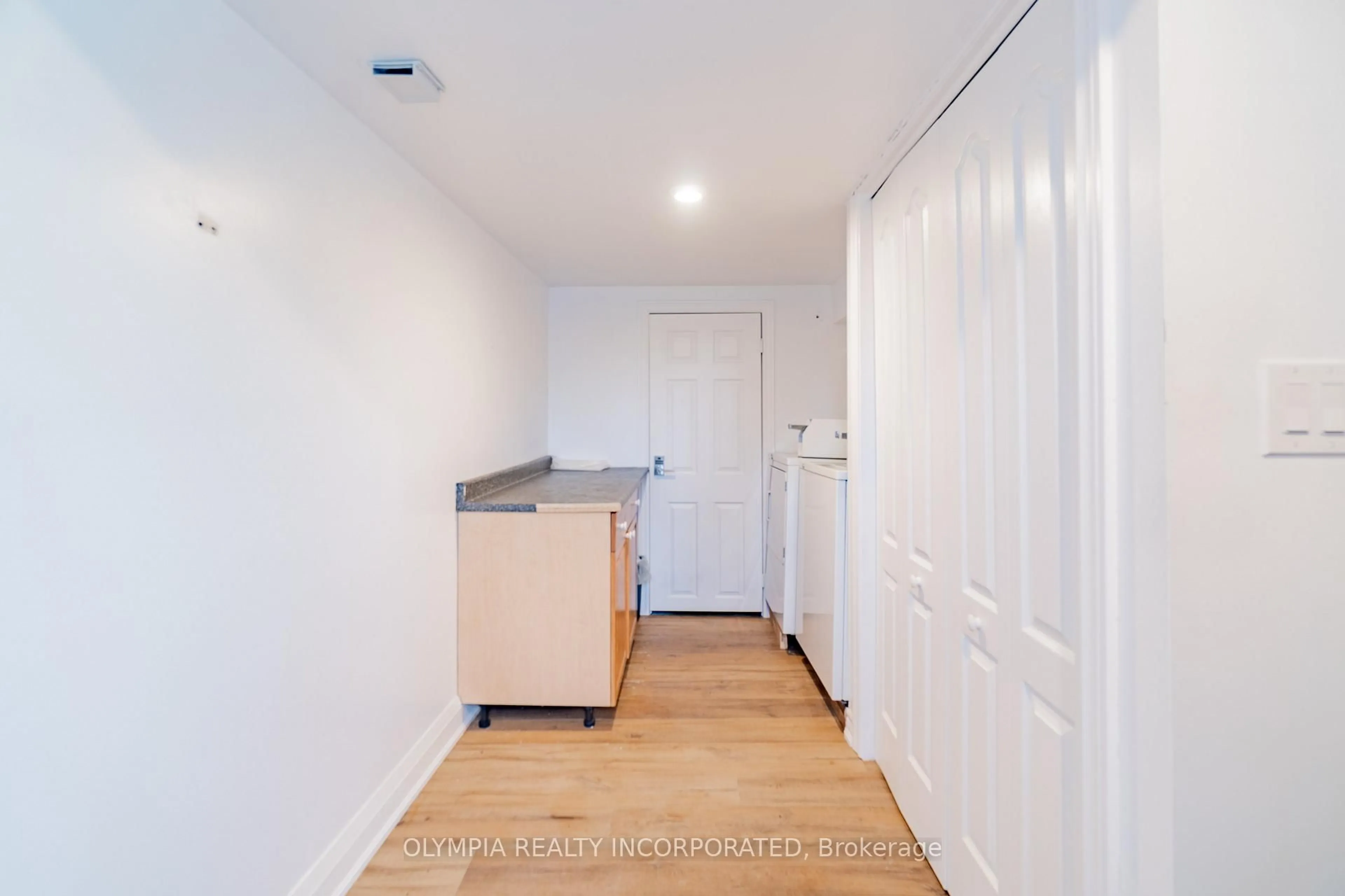 A pic of a room for 5448 Hamilton St, Niagara Falls Ontario L2E 2W6