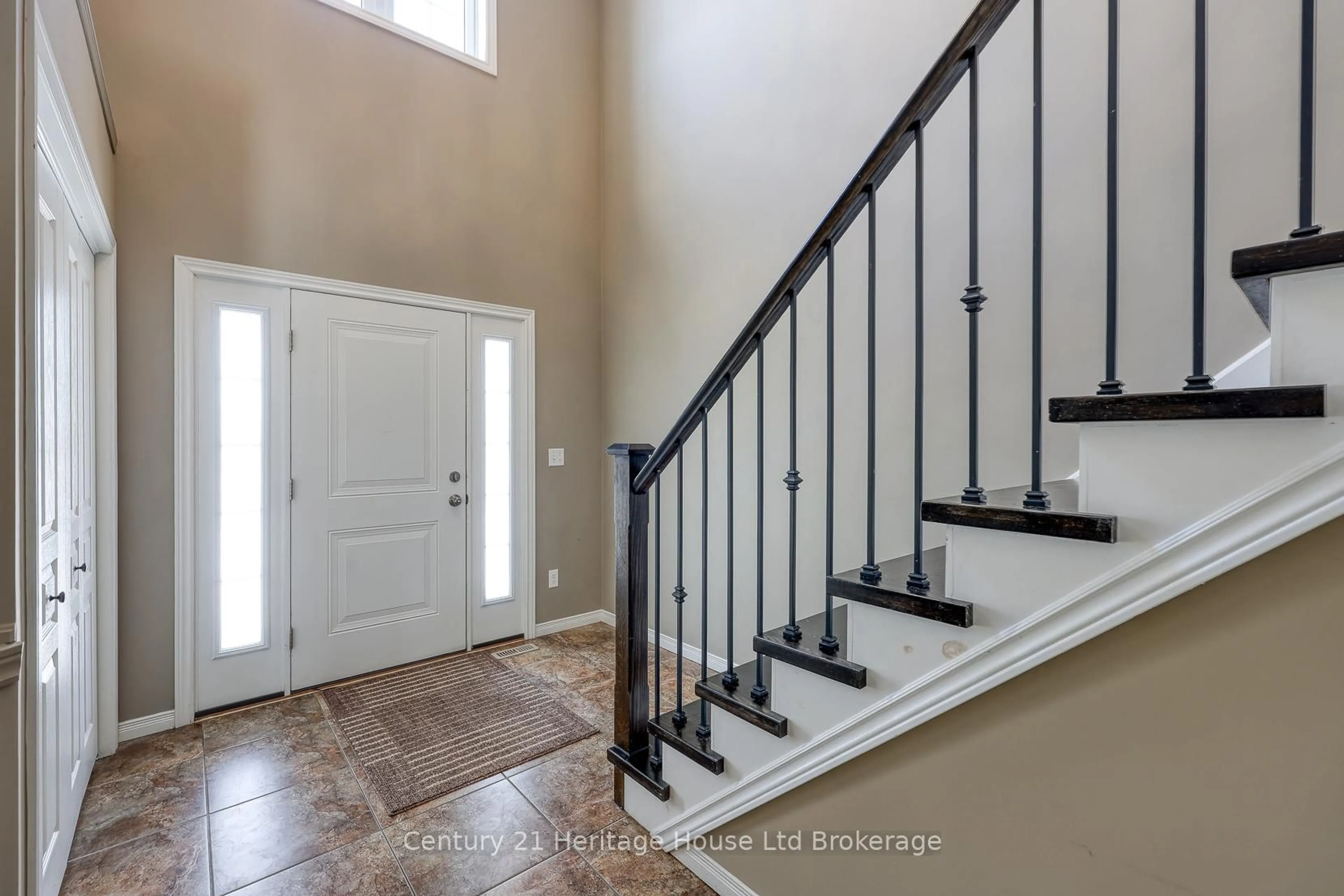 Indoor entryway for 427 Champlain Ave, Woodstock Ontario N4V 0B3
