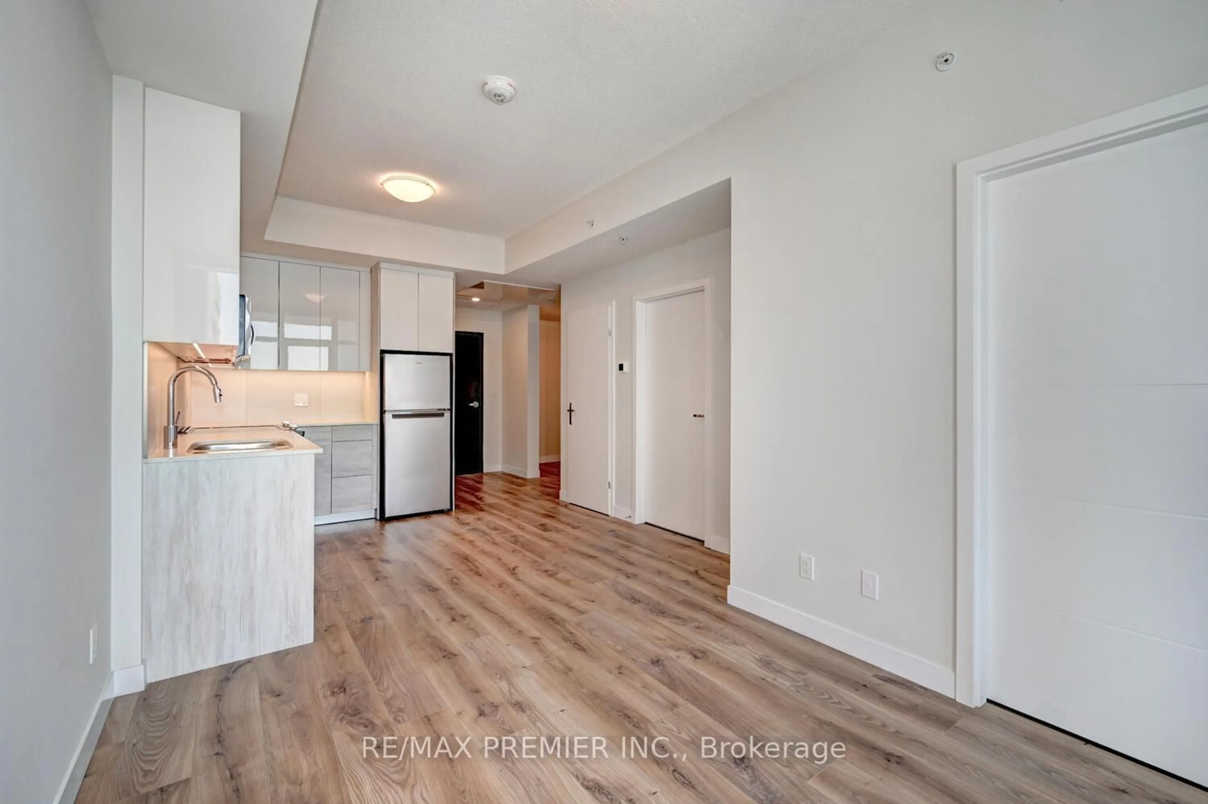 Unknown for 60 Frederick St #813, Kitchener Ontario N2H 0C7