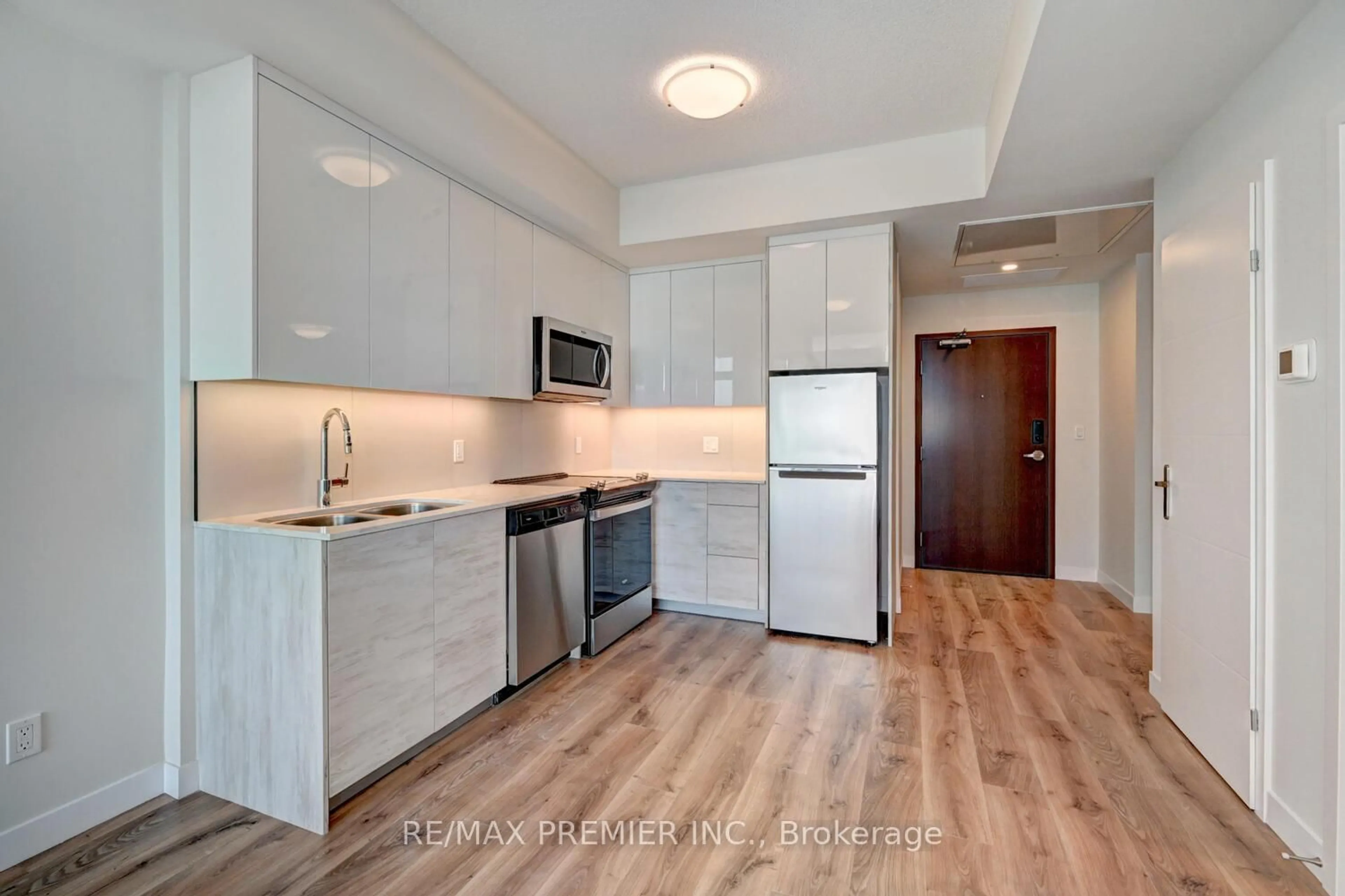 Standard kitchen, unknown for 60 Frederick St #813, Kitchener Ontario N2H 0C7