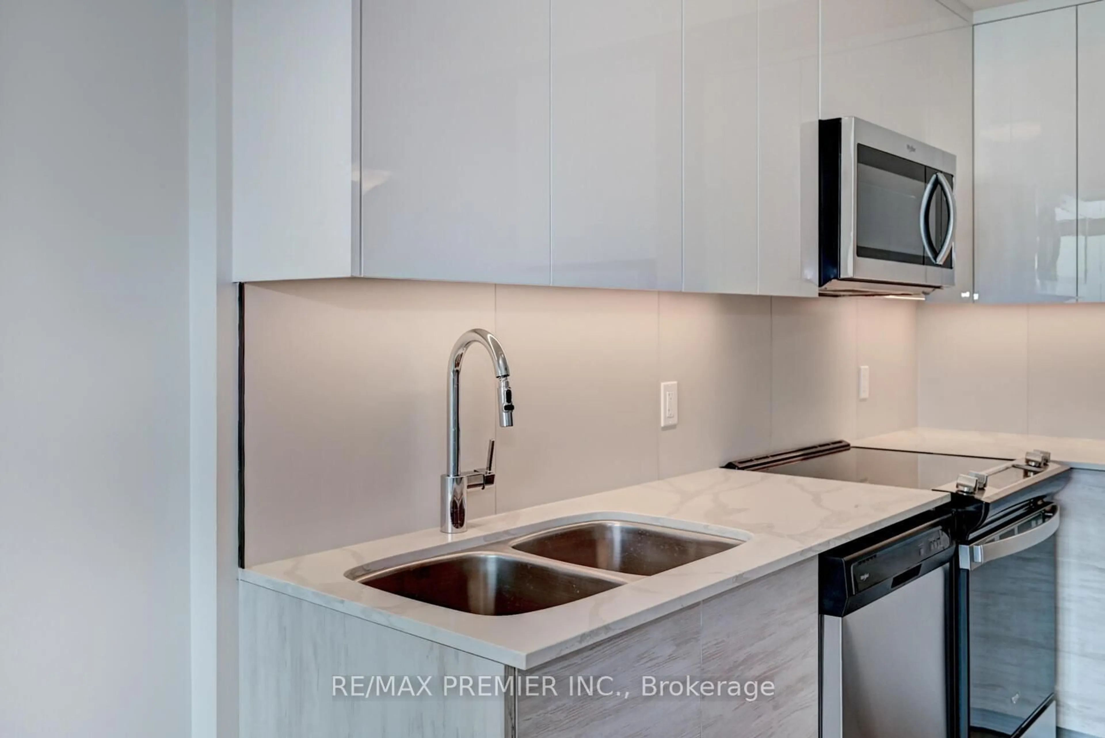 Standard kitchen, ceramic/tile floor for 60 Frederick St #813, Kitchener Ontario N2H 0C7