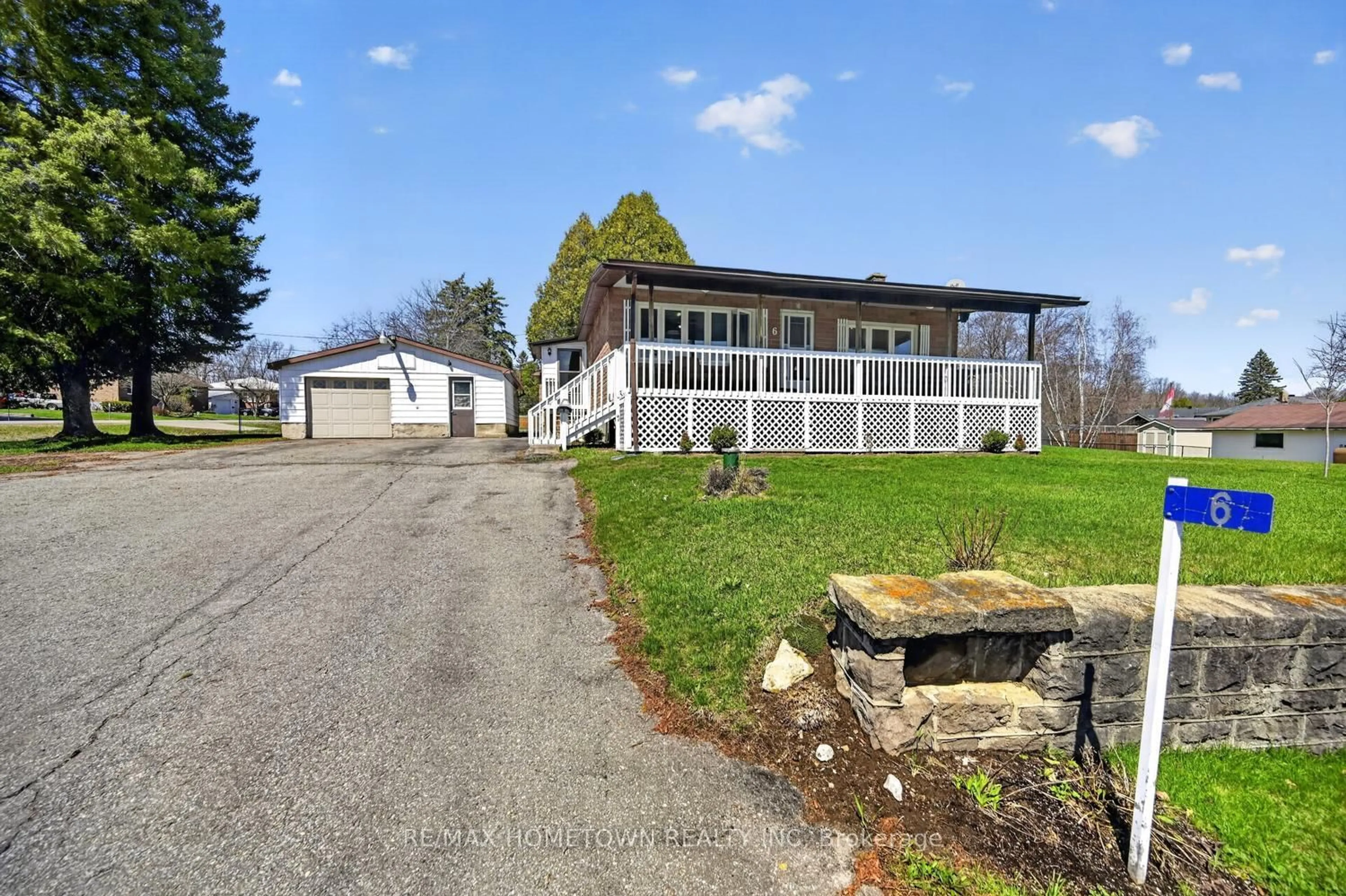 A pic from outside/outdoor area/front of a property/back of a property/a pic from drone, street for 6 Jane St, Augusta Ontario K0E 1P0