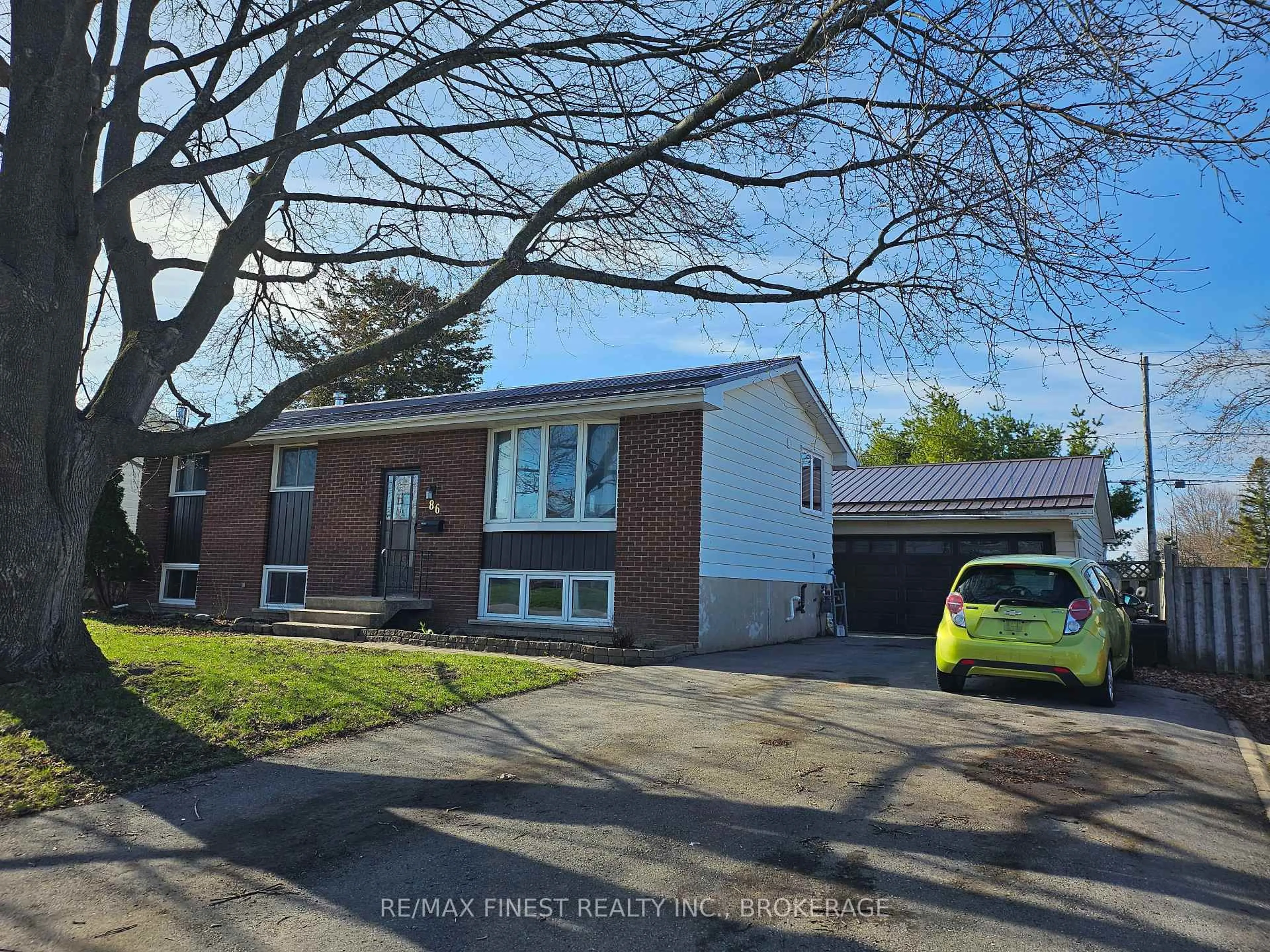 A pic from outside/outdoor area/front of a property/back of a property/a pic from drone, street for 86 Chesterfield Dr, Loyalist Ontario K7N 1M2