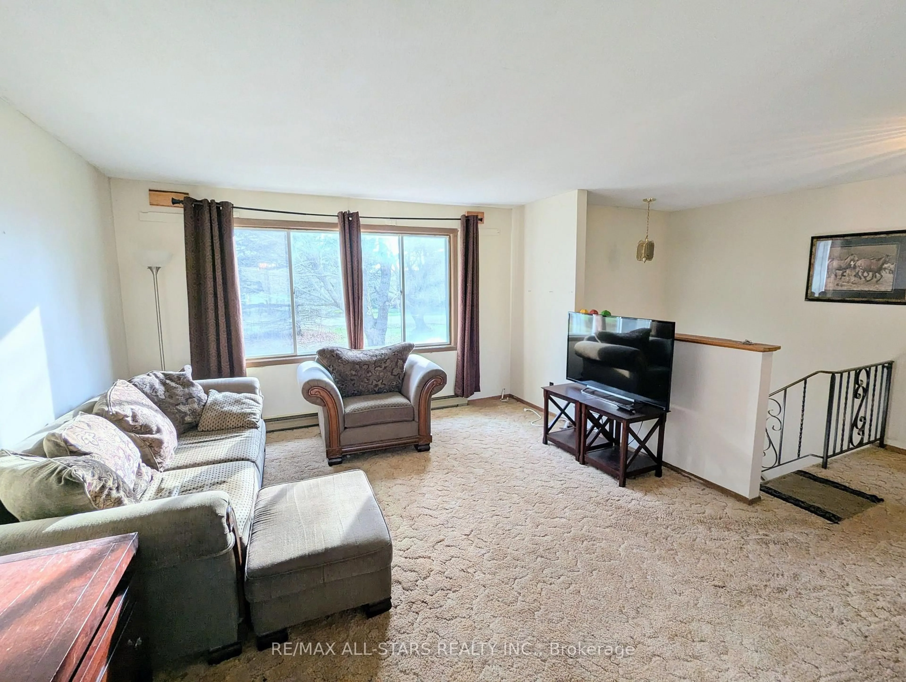 Living room with furniture, unknown for 23 Valley Rd, Cavan Monaghan Ontario L0A 1G0