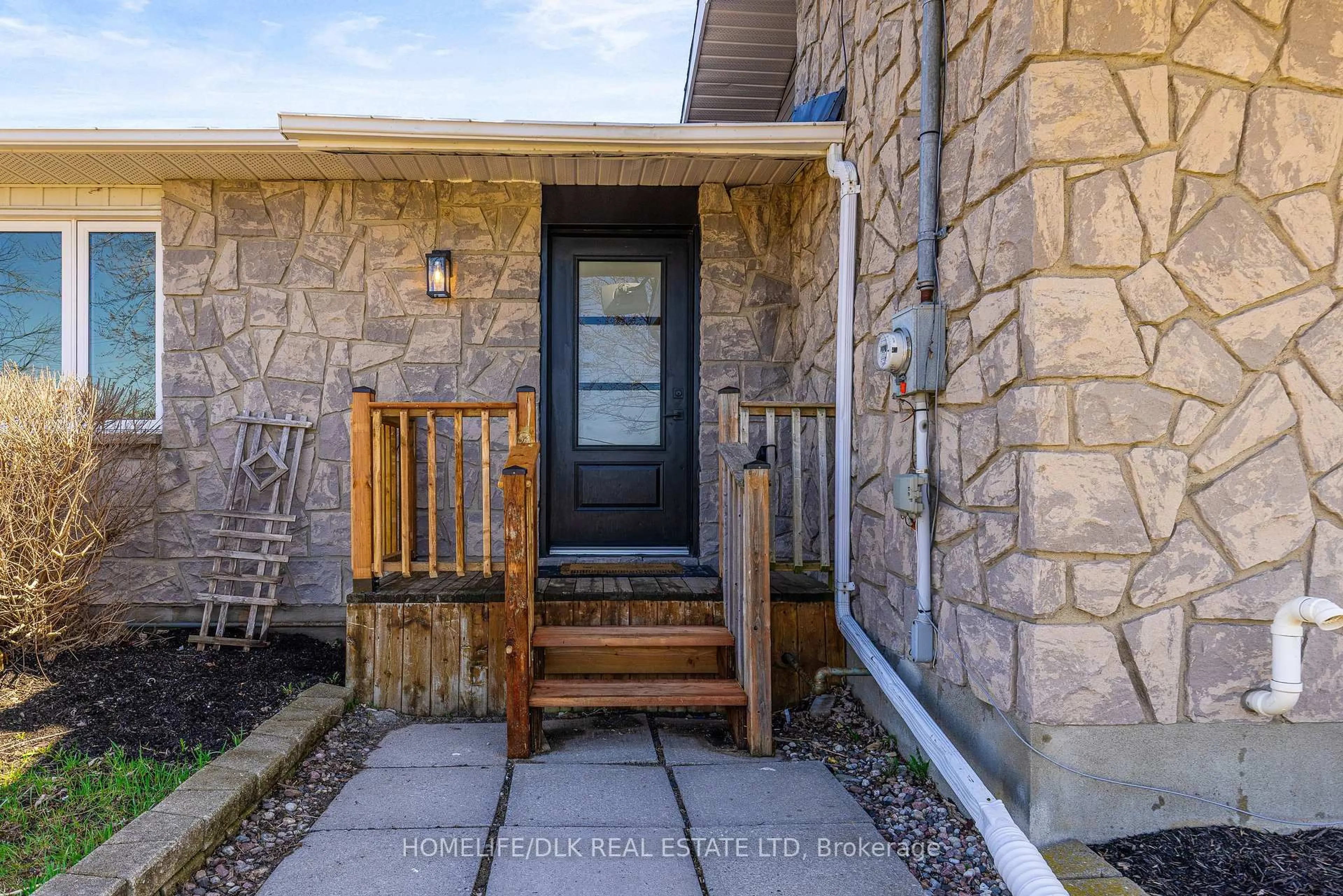 Indoor entryway for 1709 County Rd 31 Rd, North Dundas Ontario K0C 2K0