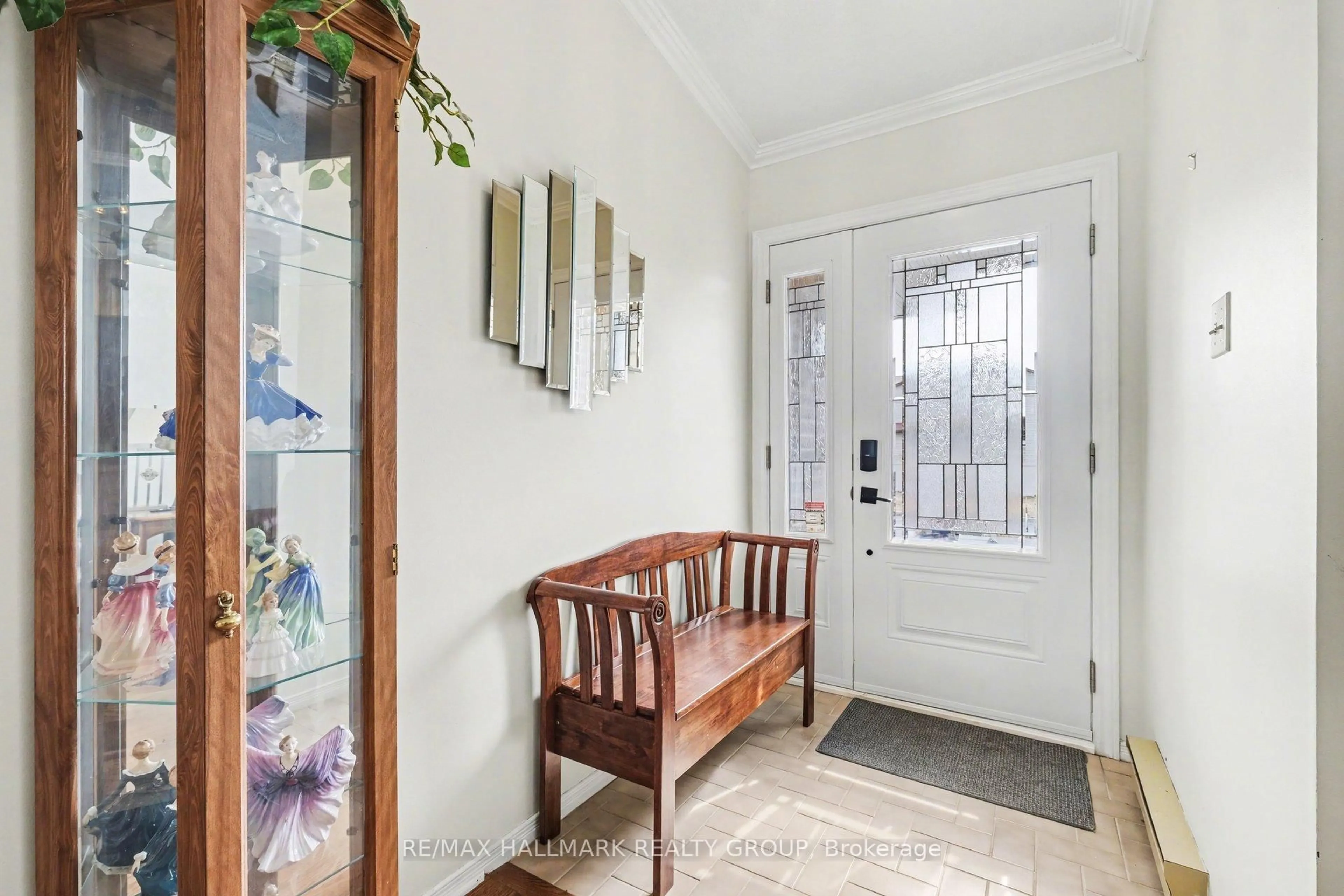 Indoor entryway for 641 Wilkie Dr, Ottawa Ontario K4A 1R8