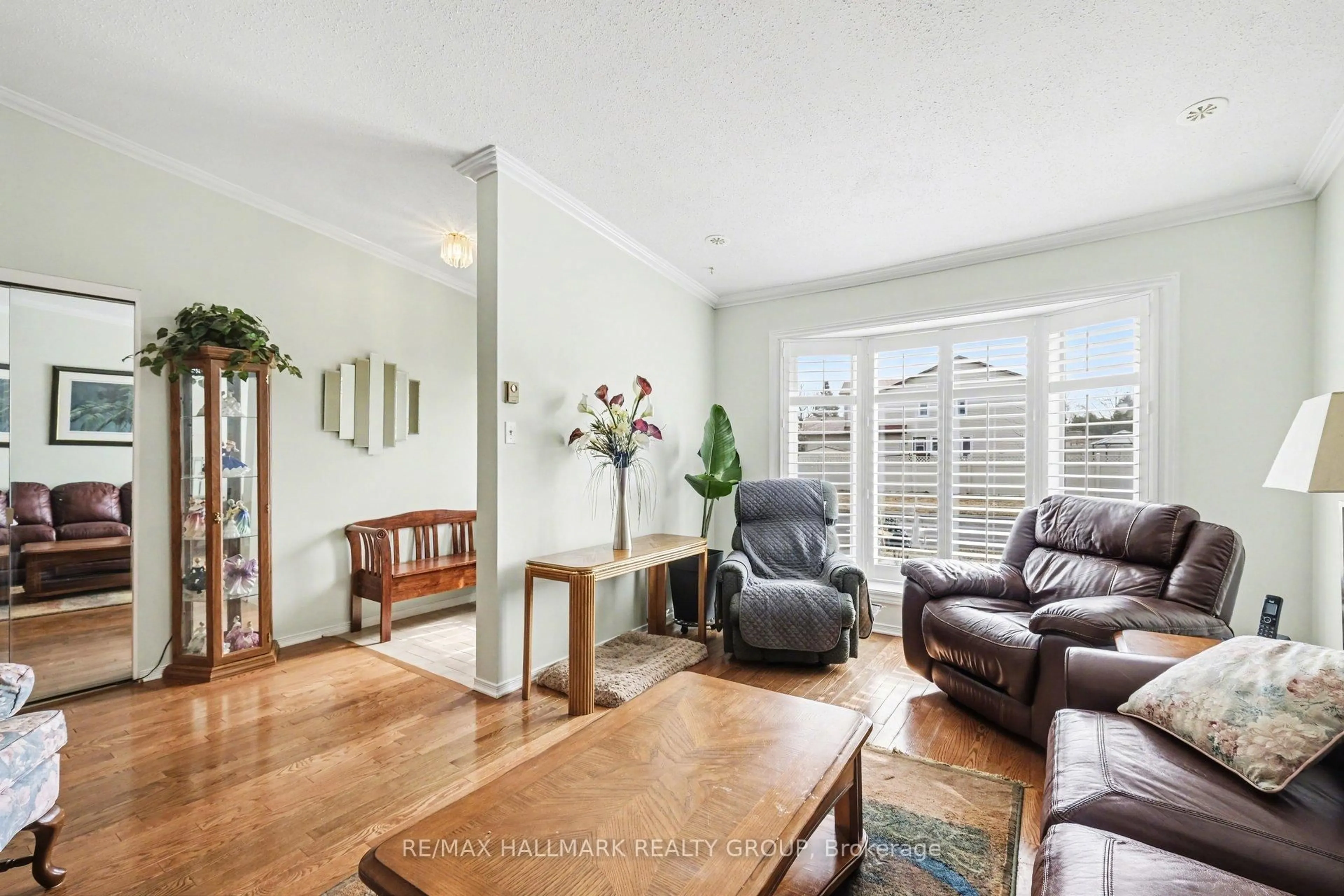 Living room with furniture, unknown for 641 Wilkie Dr, Ottawa Ontario K4A 1R8