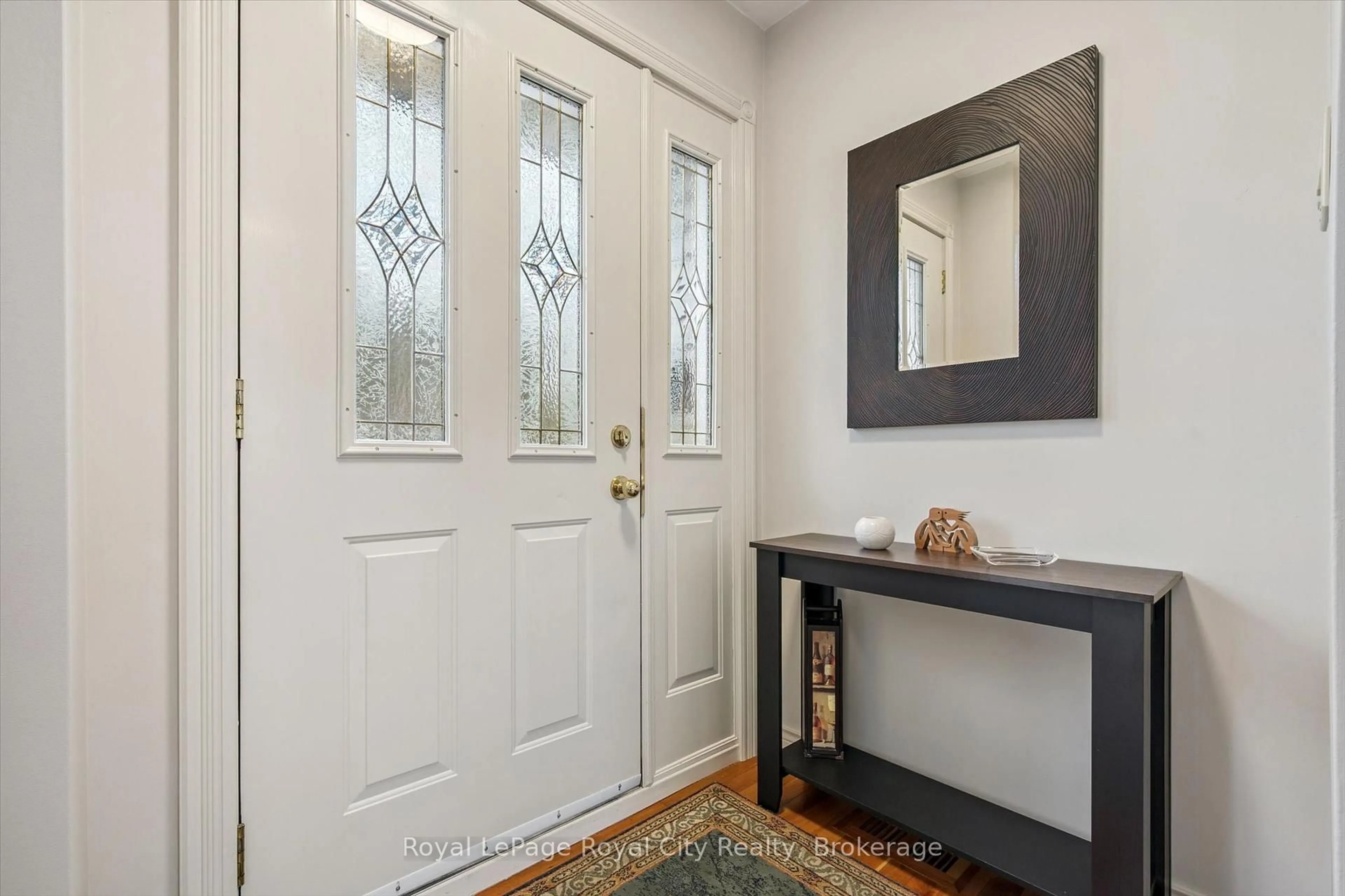 Indoor entryway for 9 Skye Pl, Guelph Ontario N1G 1M5