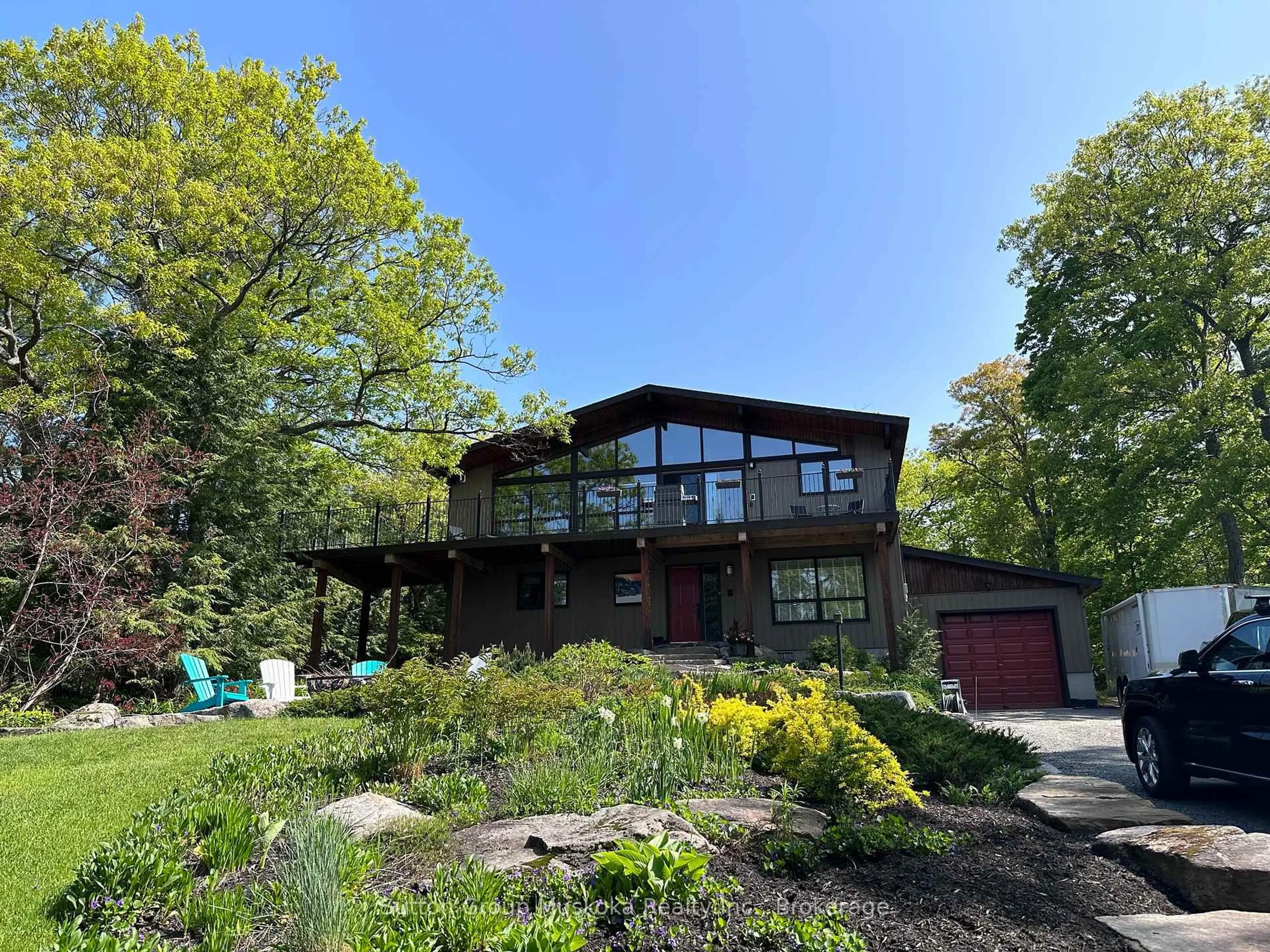 A pic from outside/outdoor area/front of a property/back of a property/a pic from drone, water/lake/river/ocean view for 165 Golden Pheasant Dr, Huntsville Ontario P1H 1B3