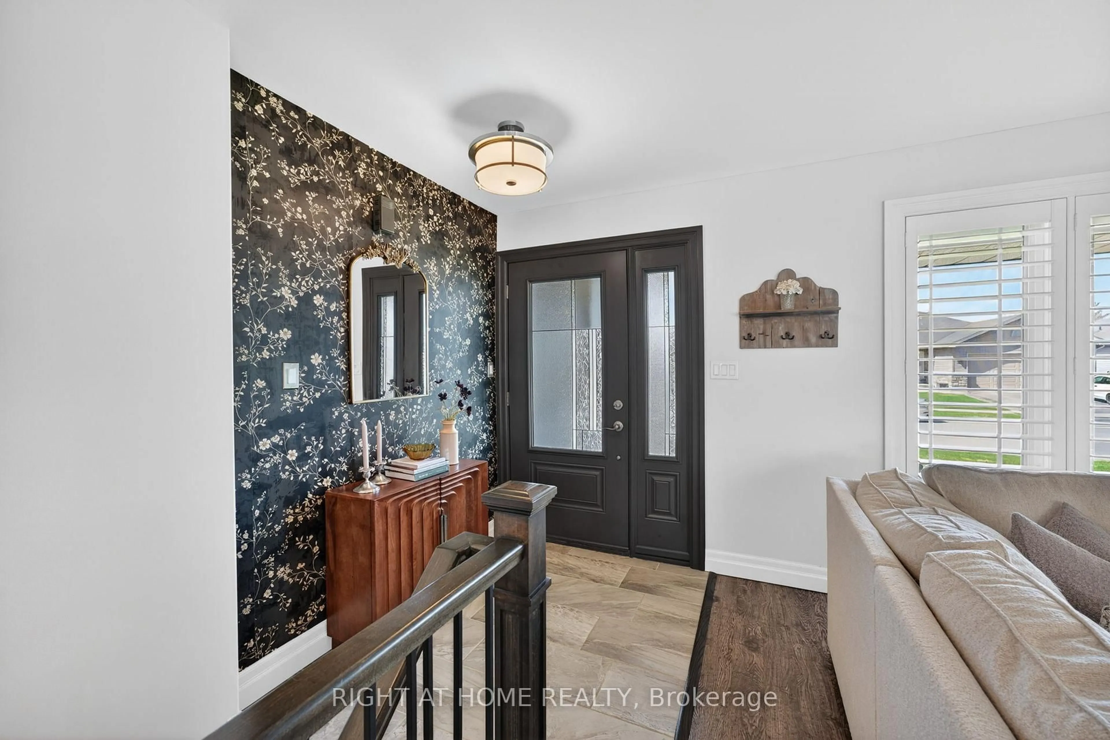 Indoor entryway for 27 Woodburn Dr, Quinte West Ontario K8V 0E1