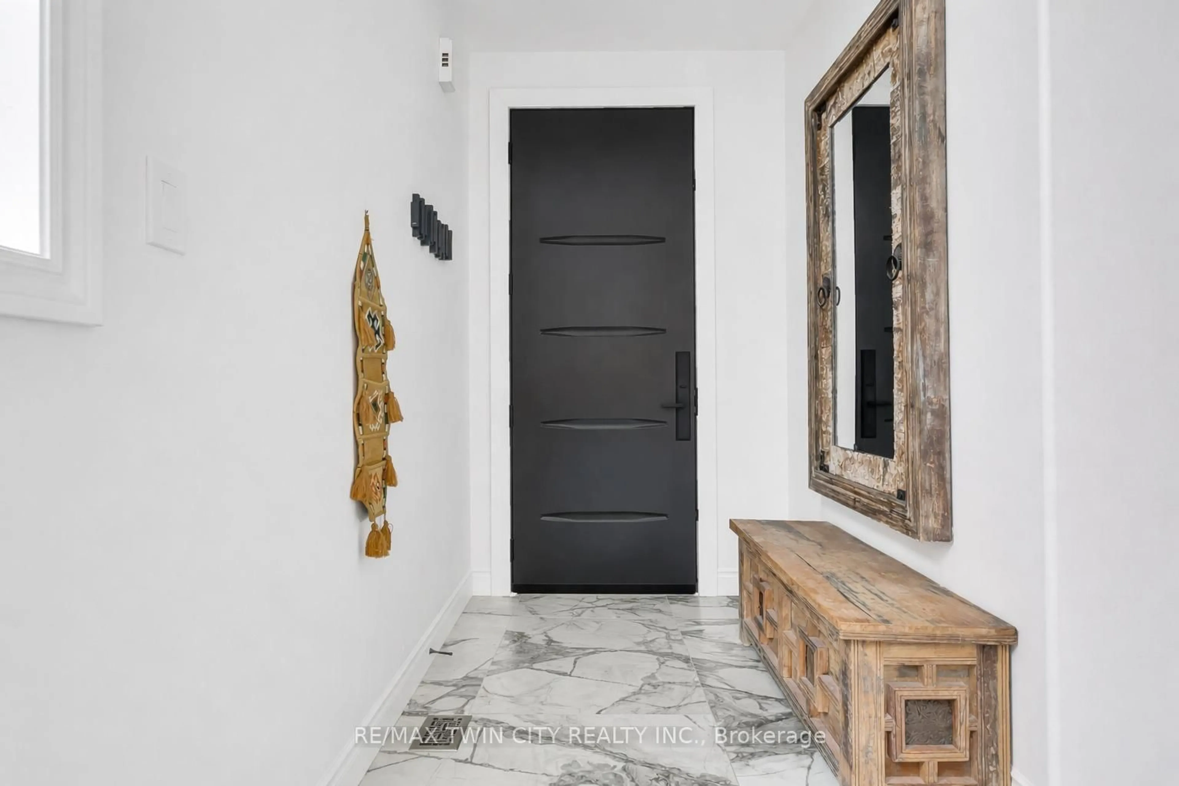 Indoor entryway for 361 Red Osier Rd, Waterloo Ontario N2V 2V8