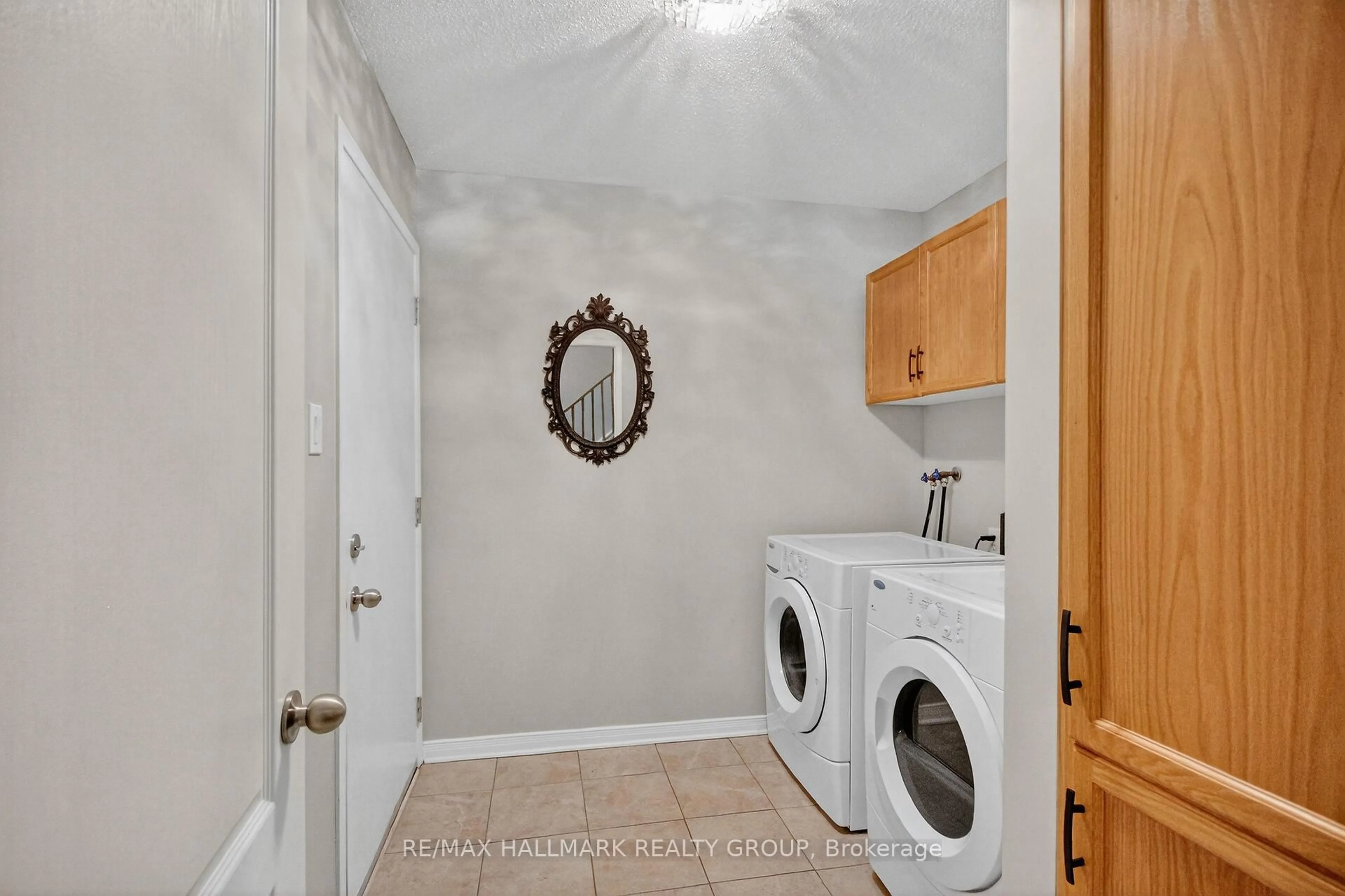 Laundry room for 110 Hunter's Glen Cres, Ottawa Ontario K1T 3R1