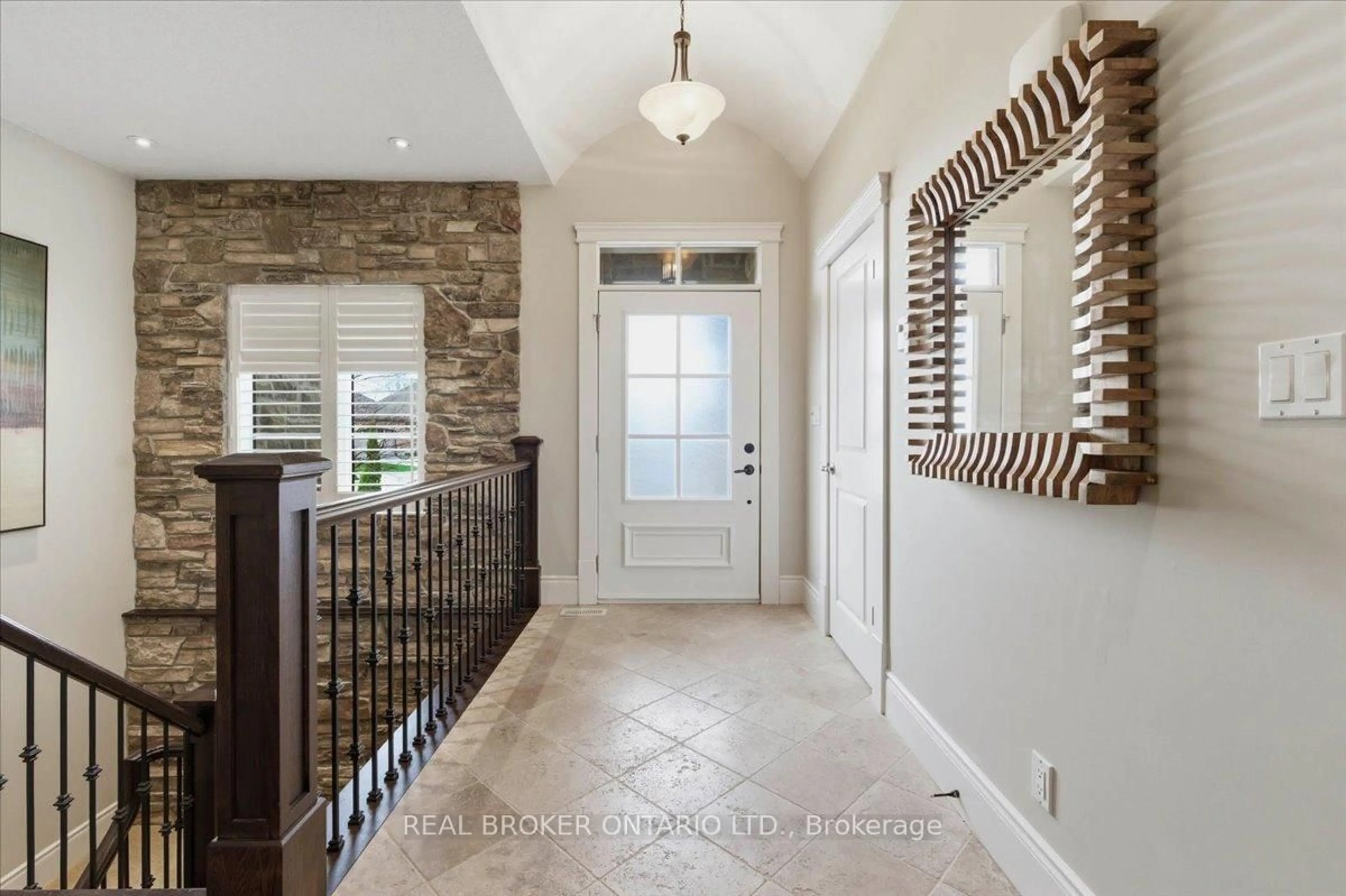 Indoor entryway for 945 RIVERSTONE Crt, Kitchener Ontario N2P 0A3