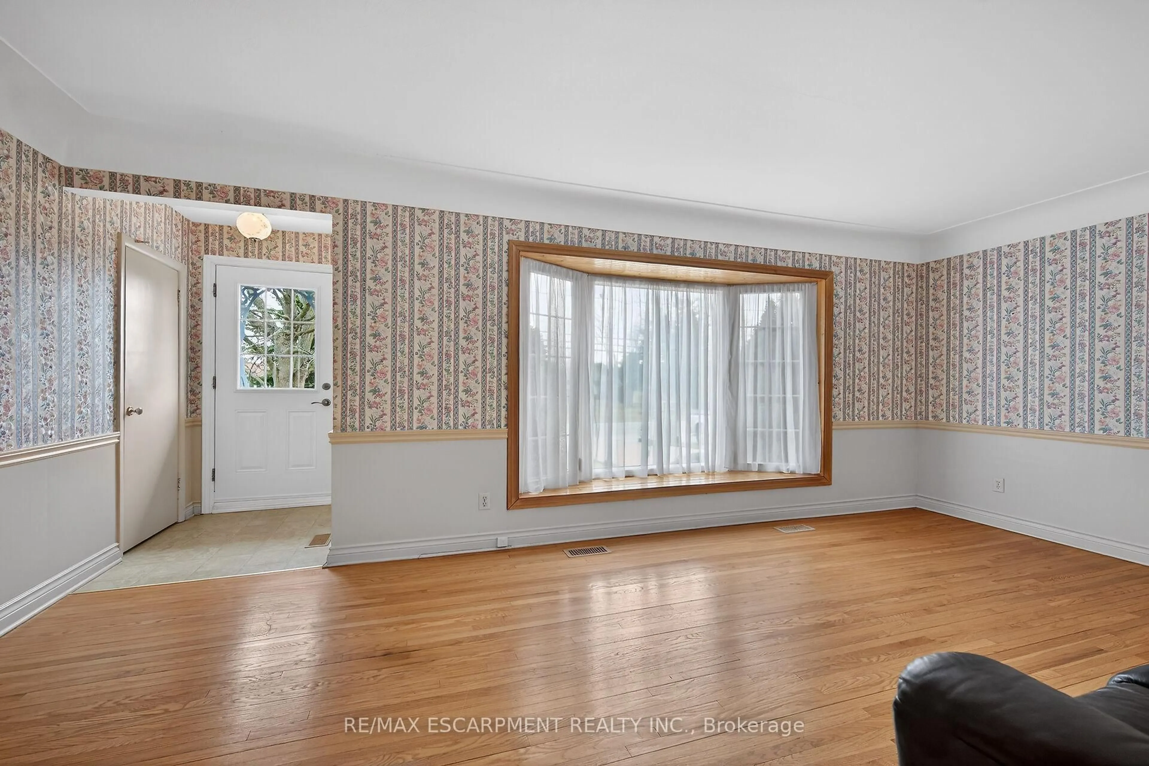 Unknown for 156 Chesley St, Hamilton Ontario L9C 3W3