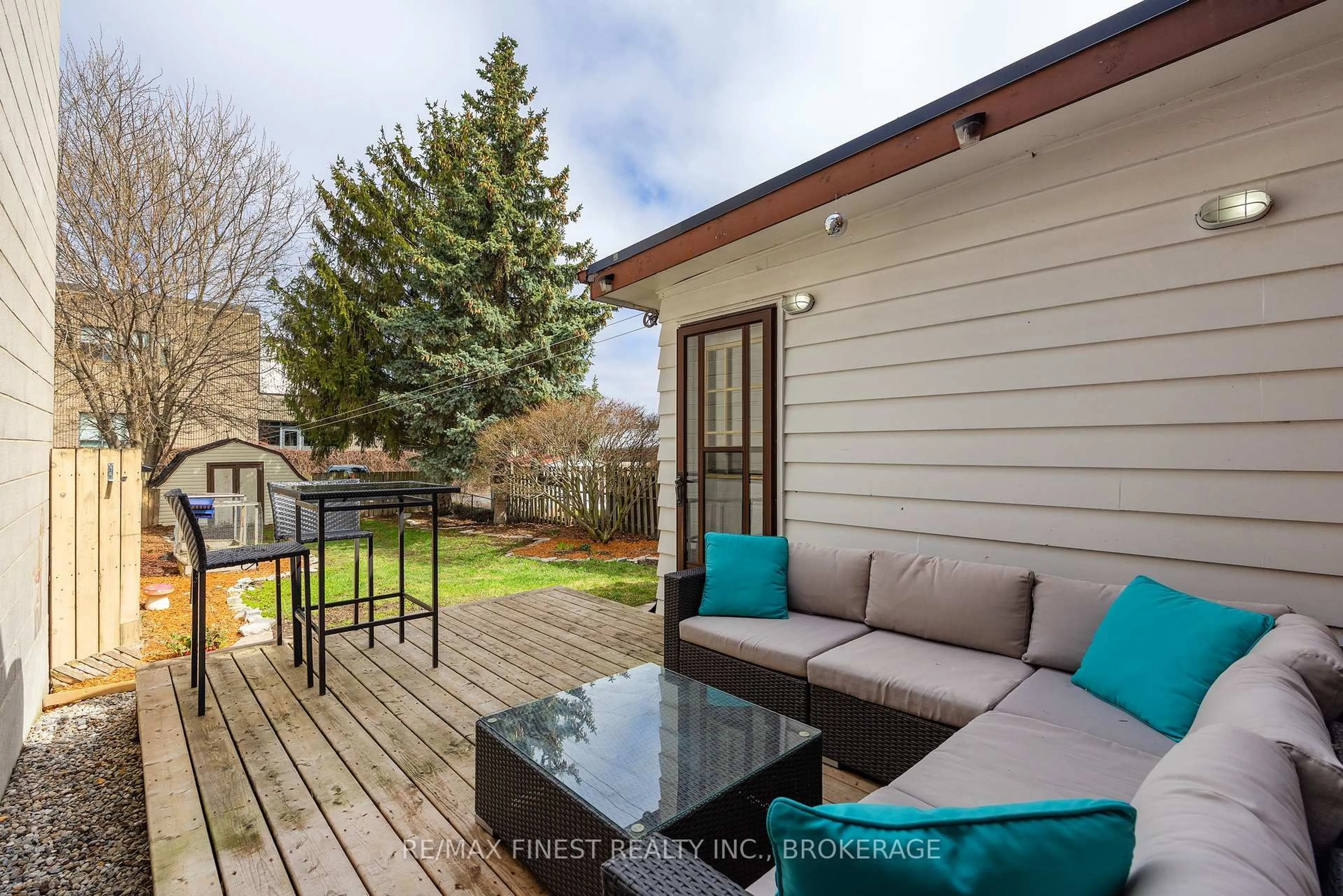 Patio, street for 137 Stephen St, Kingston Ontario K7K 2C6