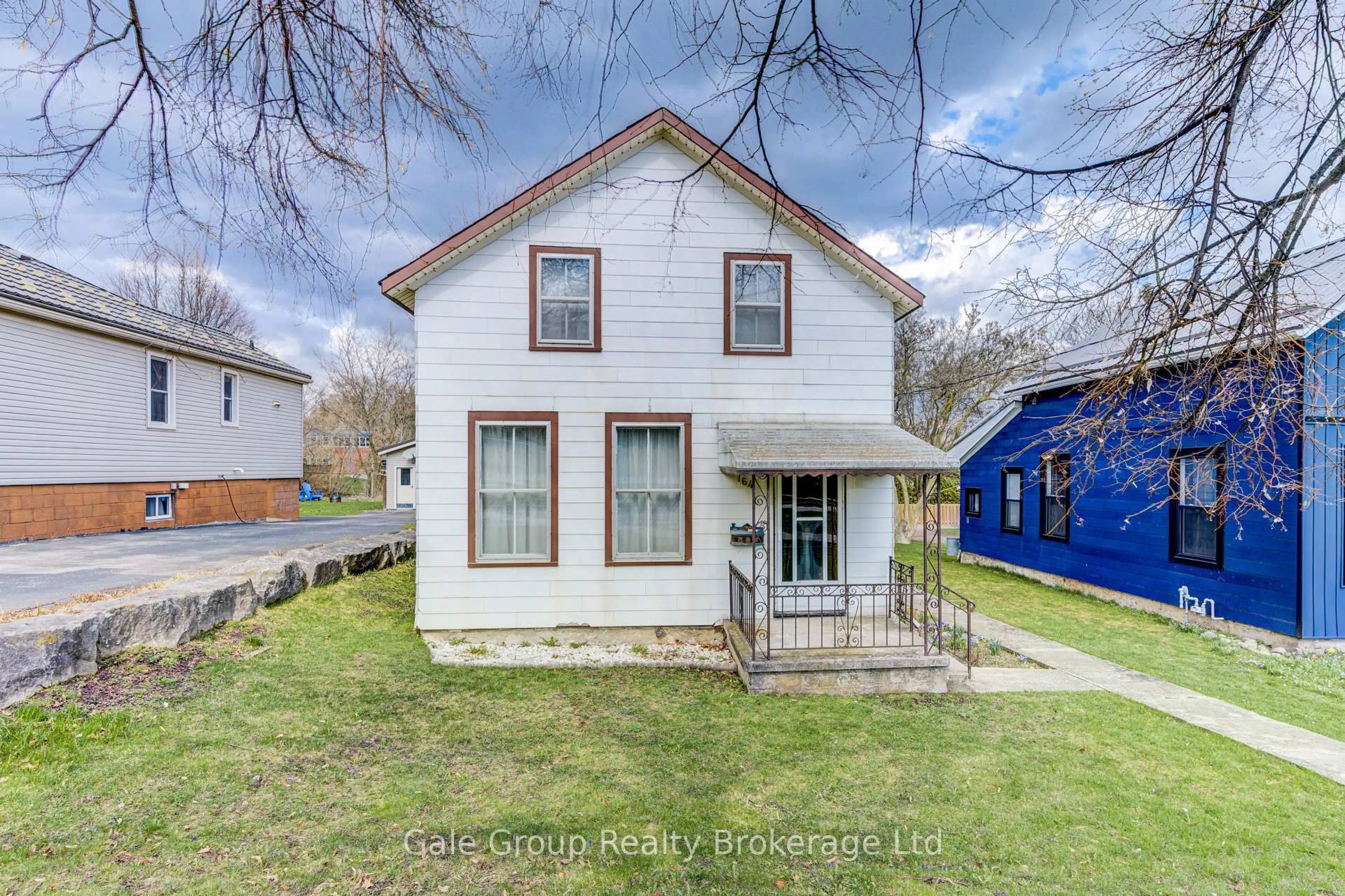 A pic from outside/outdoor area/front of a property/back of a property/a pic from drone, street for 164 Thames St, Ingersoll Ontario N5C 3E2