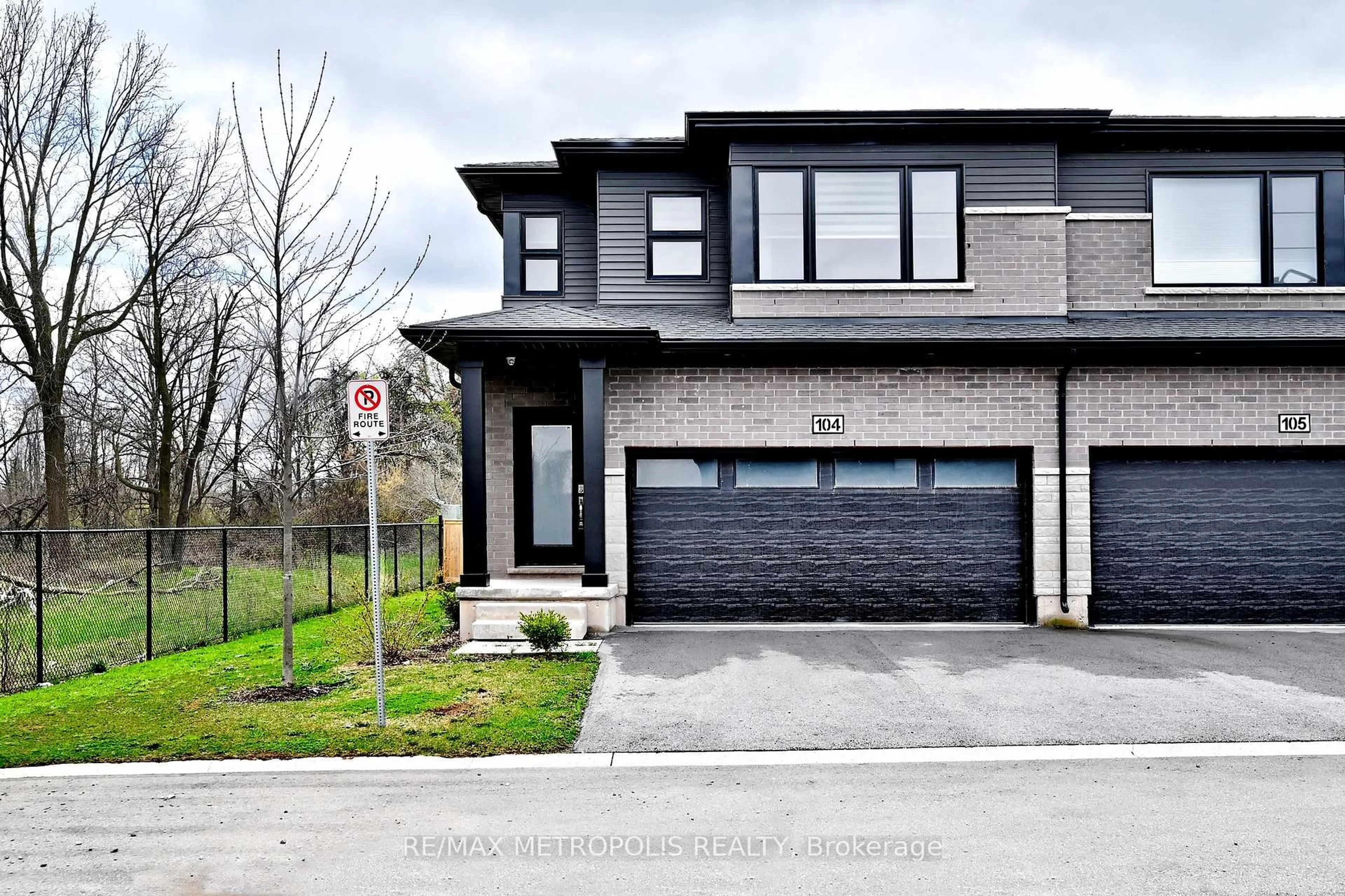 Home with brick exterior material, street for 4552 Portage Rd #104, Niagara Falls Ontario L2E 6A8