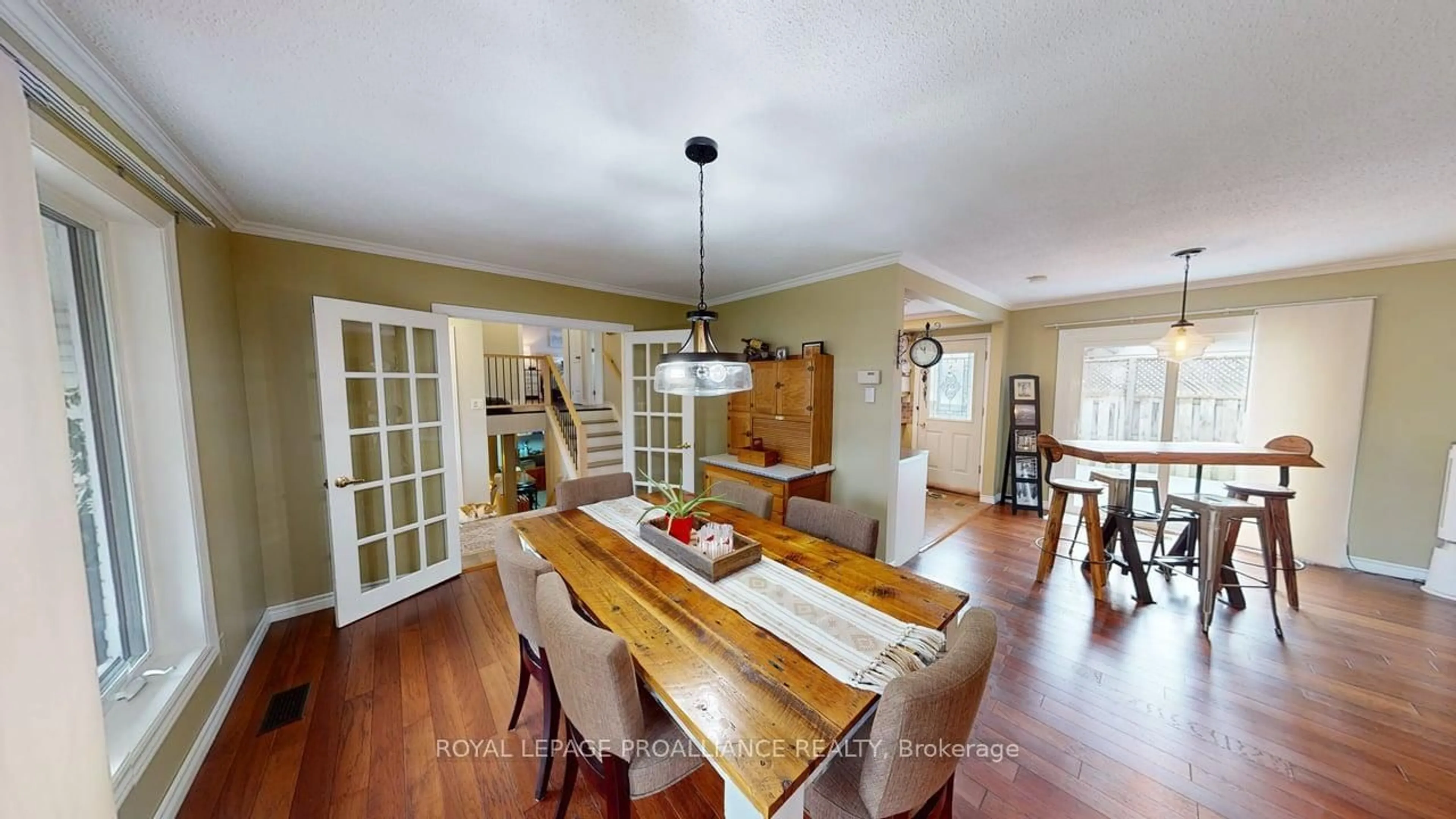 Dining room, wood/laminate floor for 11 Stavebank Rd, Belleville Ontario K8P 2N7