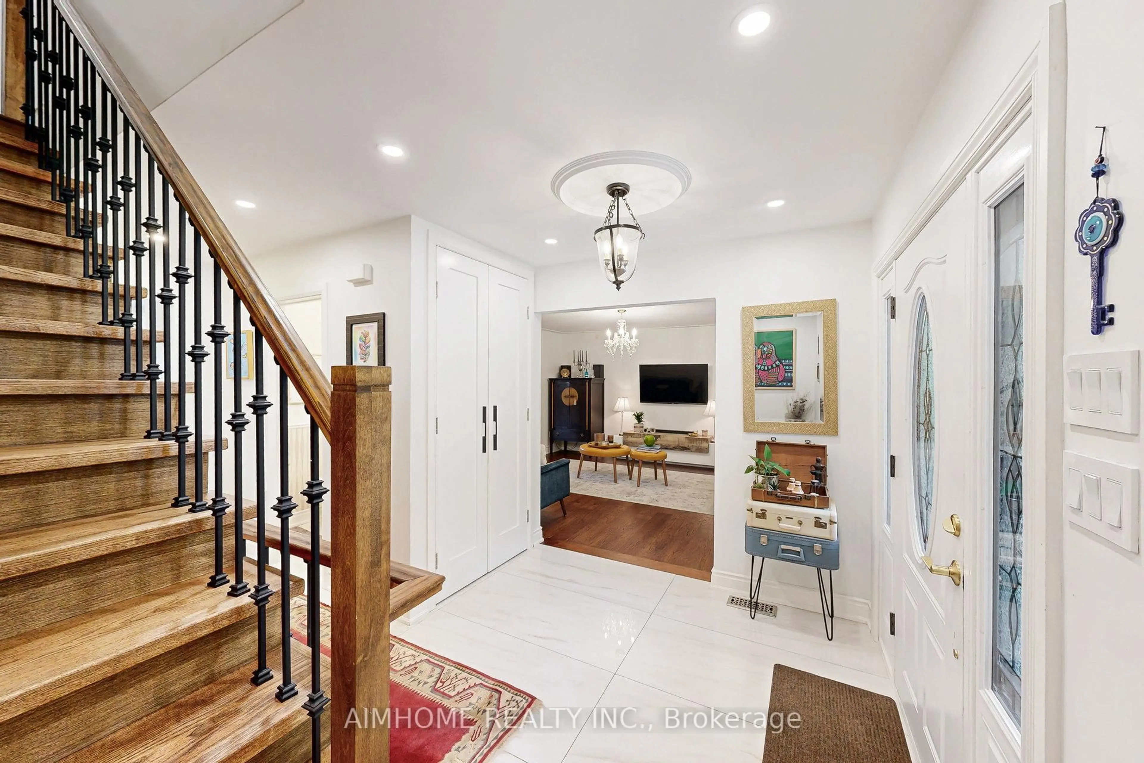 Indoor entryway for 23 Hildegard Dr, Hamilton Ontario L8K 5S1