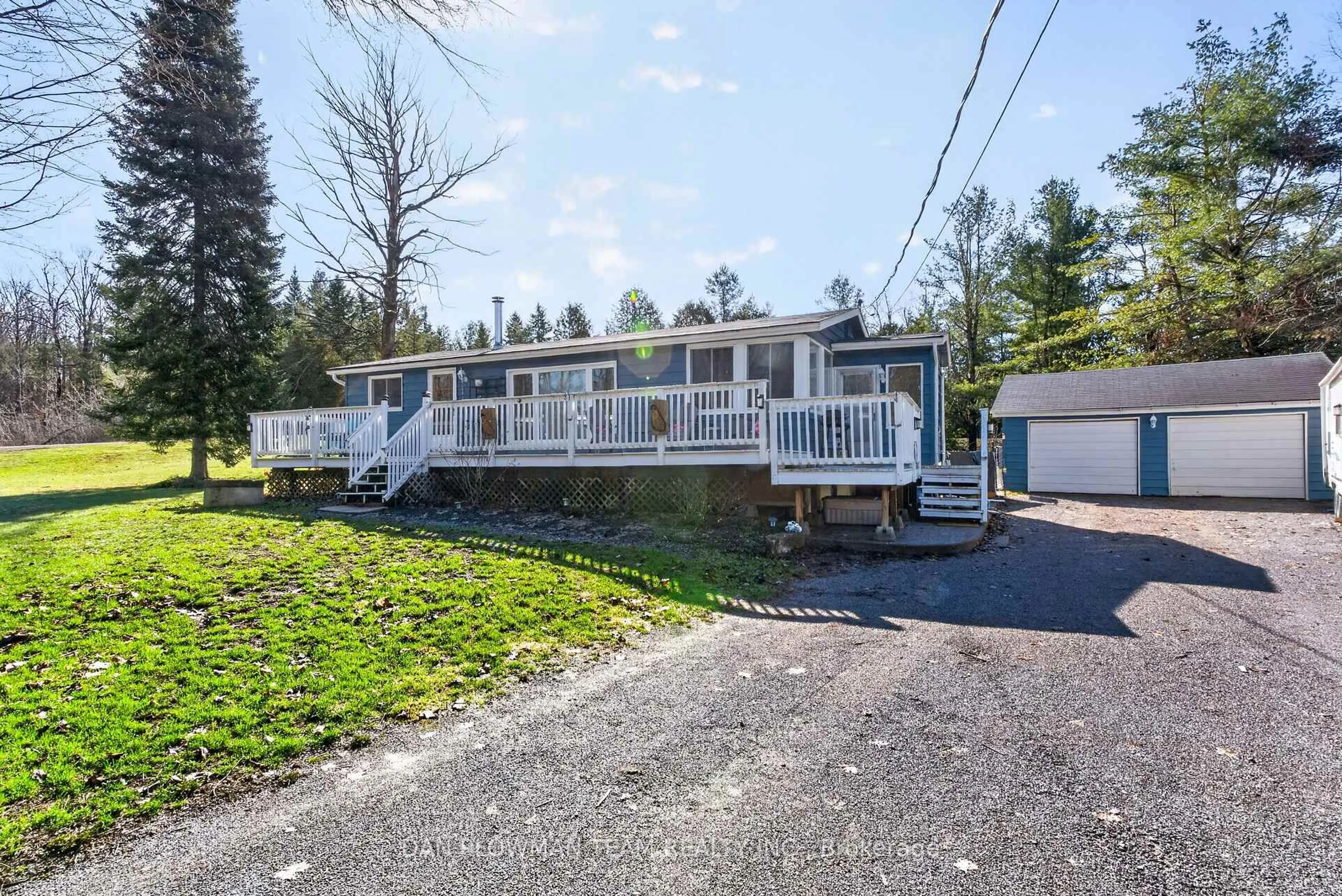 A pic from outside/outdoor area/front of a property/back of a property/a pic from drone, unknown for 1545 Westview Cres, Selwyn Ontario K0L 2H0