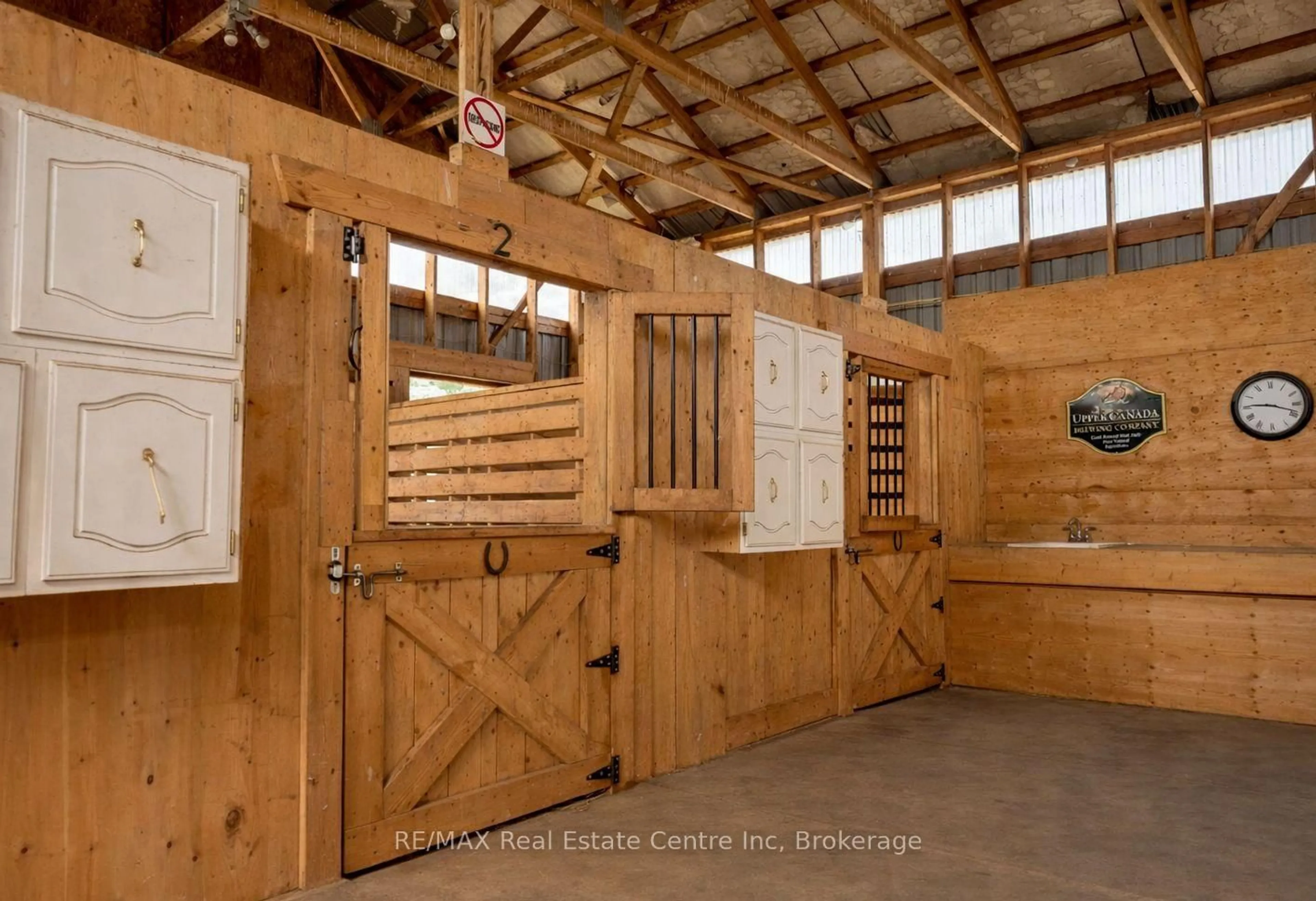 Indoor entryway for 3988 Hwy 6 Highway, Puslinch Ontario N0B 2J0